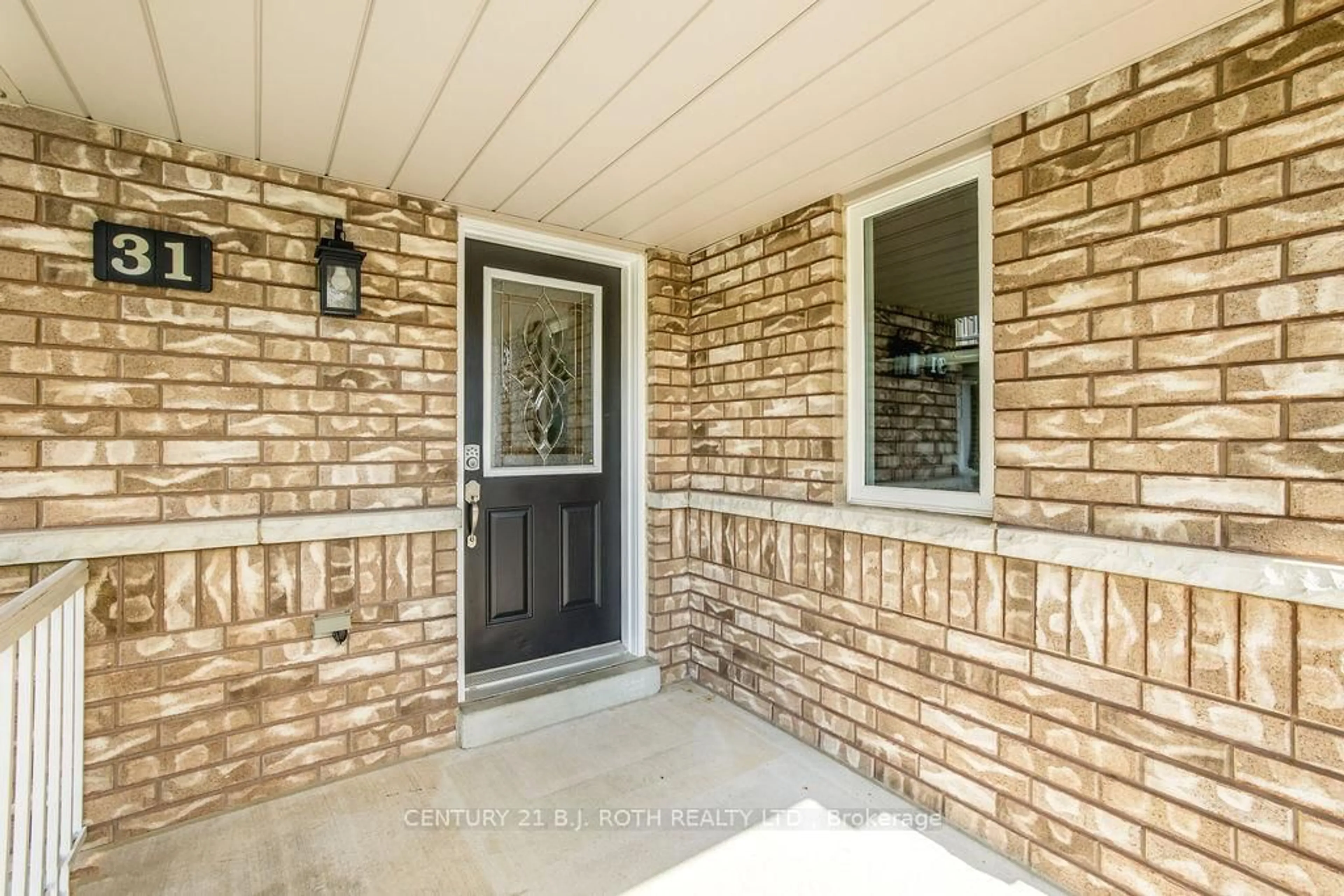 Indoor entryway for 31 Mcmulkin St, New Tecumseth Ontario L9R 0A9