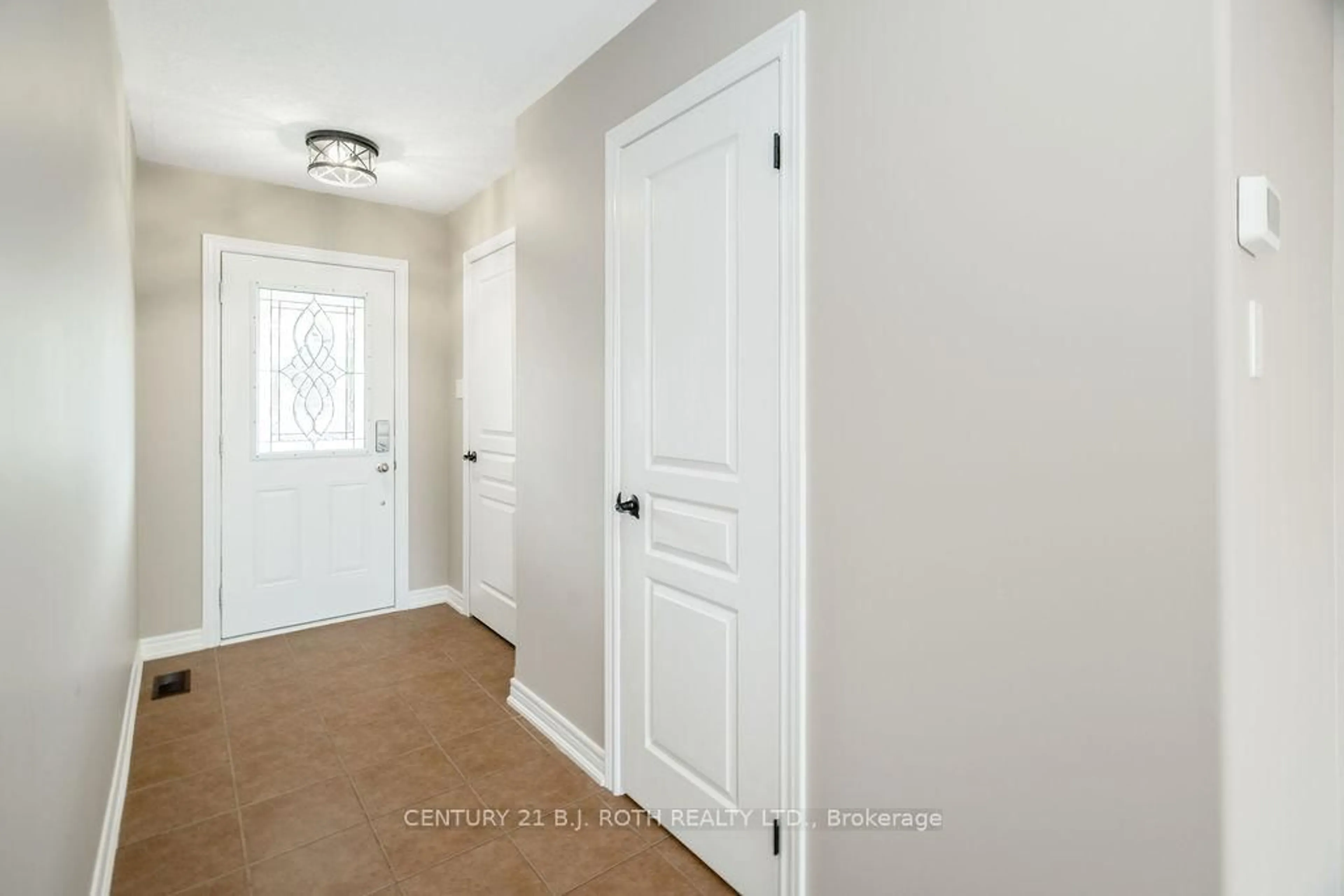 Indoor entryway for 31 Mcmulkin St, New Tecumseth Ontario L9R 0A9