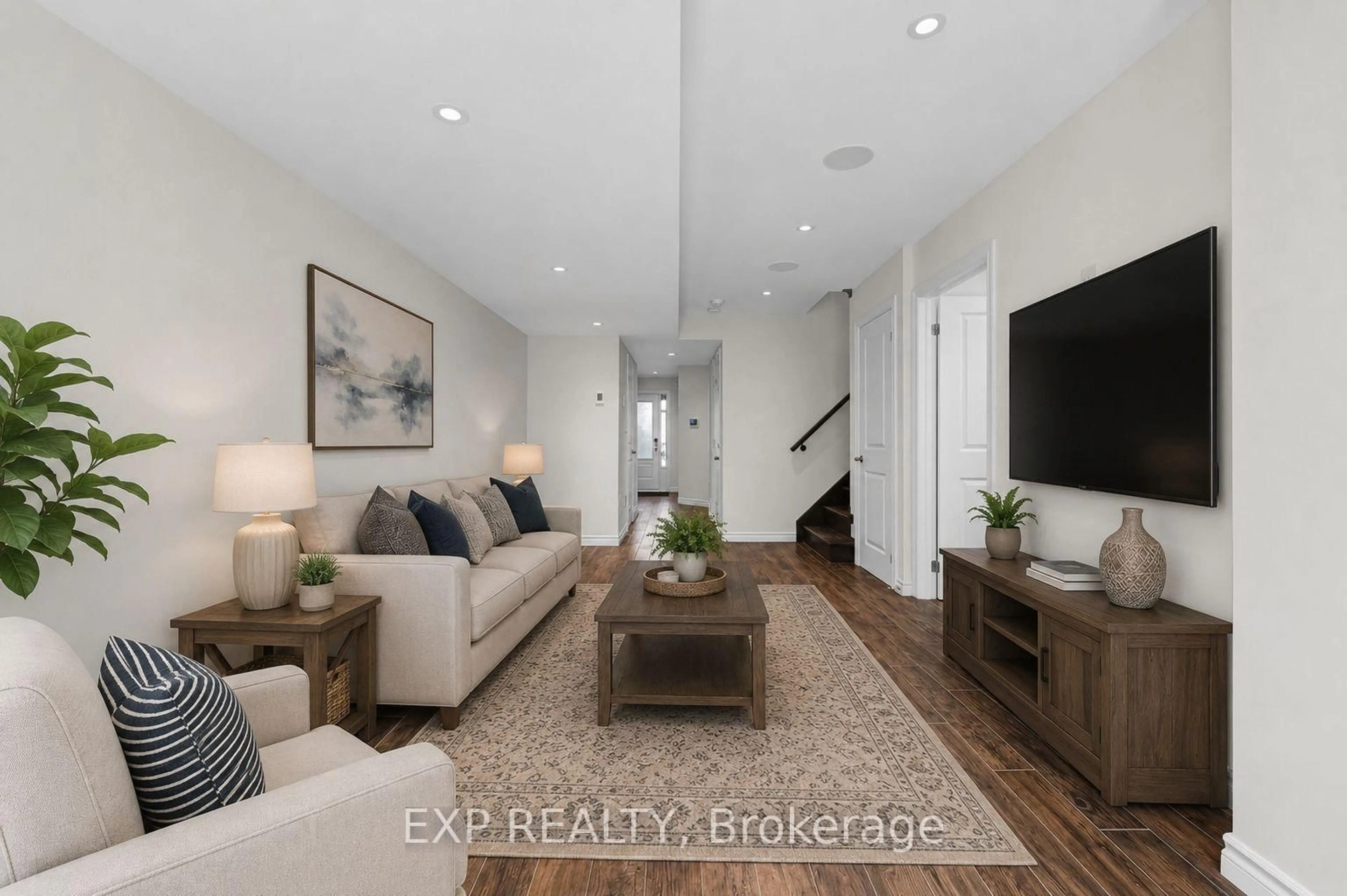 Living room with furniture, unknown for 104 Gordon Circ, Newmarket Ontario L3Y 0C9