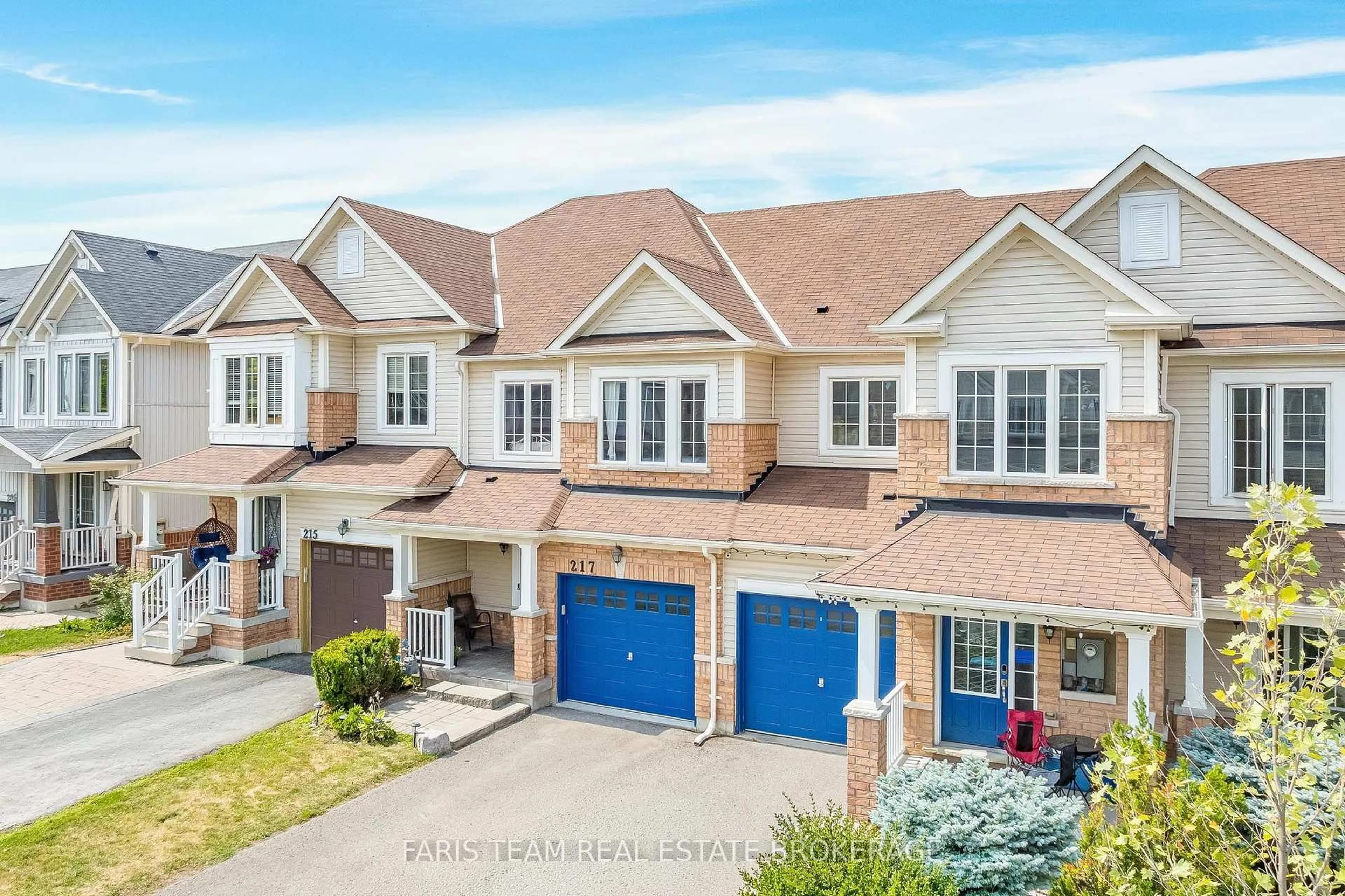 A pic from outside/outdoor area/front of a property/back of a property/a pic from drone, street for 217 Orr Dr, Bradford West Gwillimbury Ontario L3Z 0S3