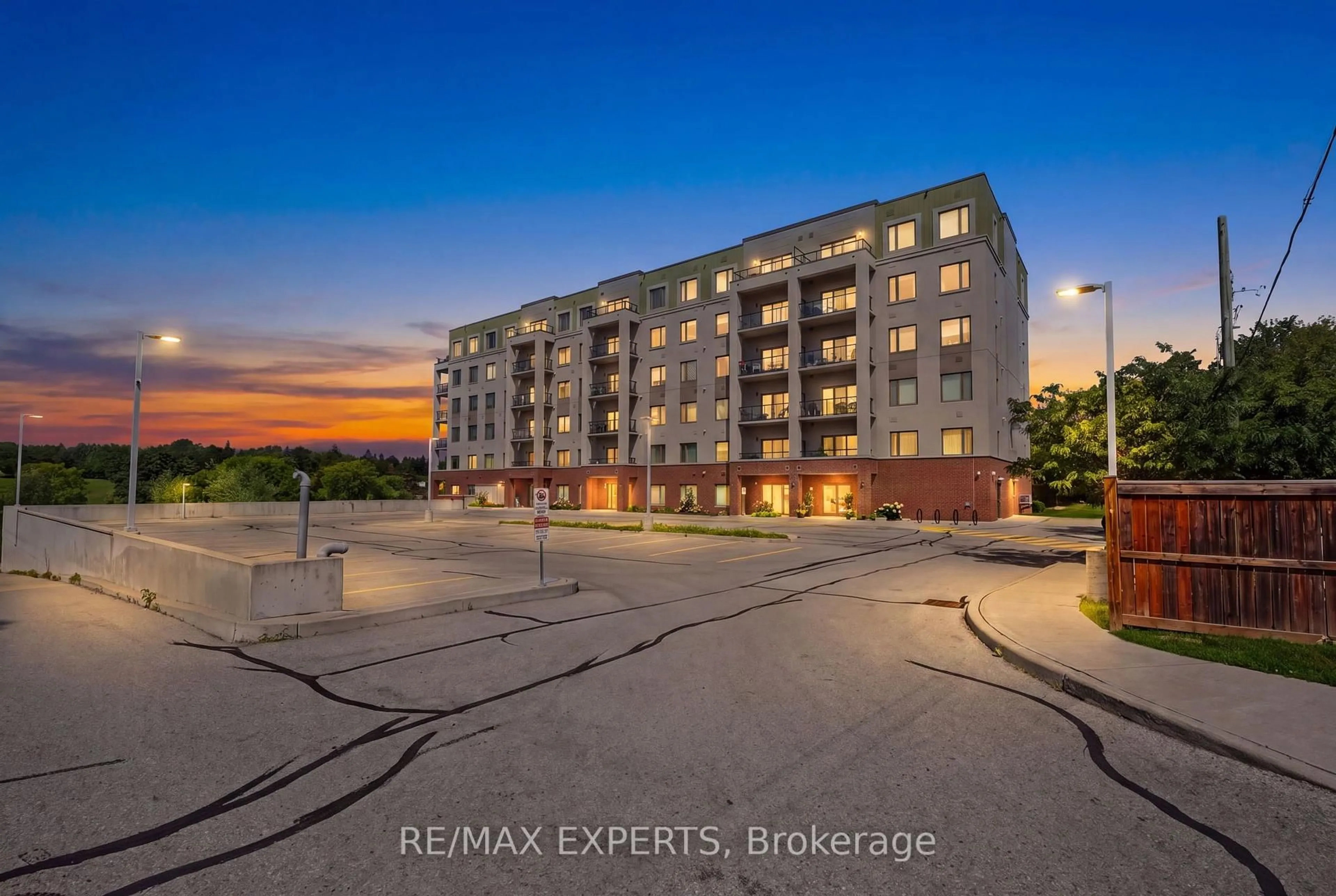 A pic from outside/outdoor area/front of a property/back of a property/a pic from drone, building for 64 Queen St #105, New Tecumseth Ontario L0G 1W0