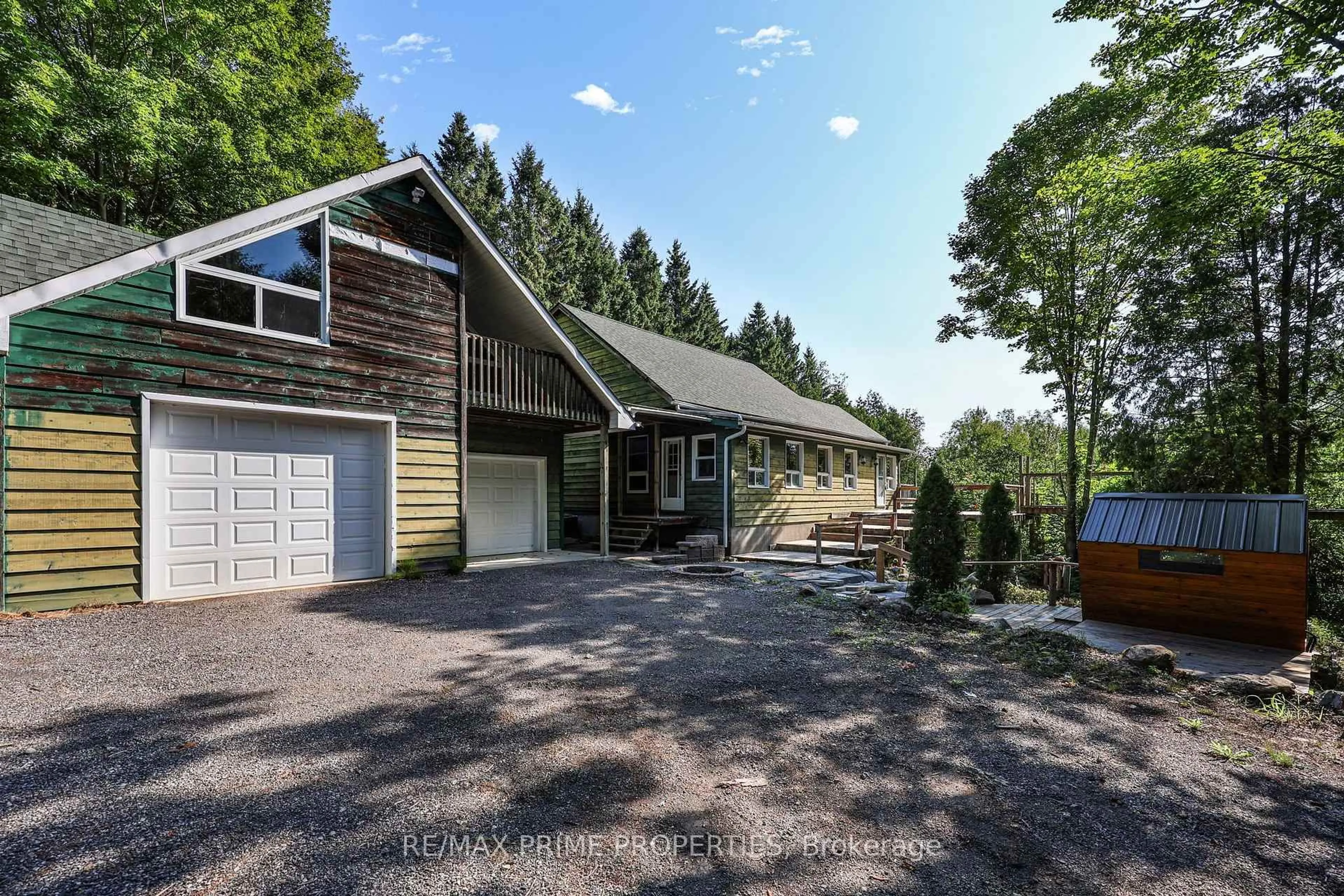 A pic from outside/outdoor area/front of a property/back of a property/a pic from drone, mountain view for 930 Scugog Line 9 Line, Uxbridge Ontario L9L 1B2