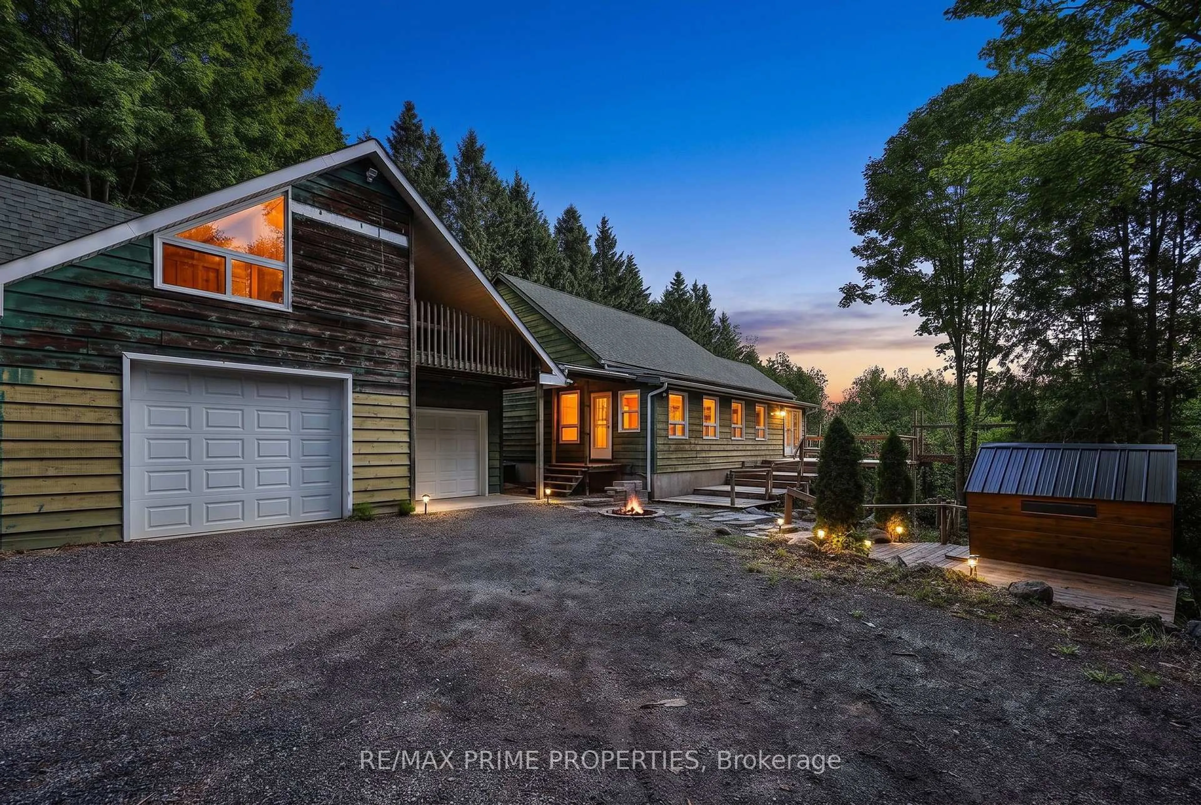 A pic from outside/outdoor area/front of a property/back of a property/a pic from drone, mountain view for 930 Scugog Line 9 Line, Uxbridge Ontario L9L 1B2