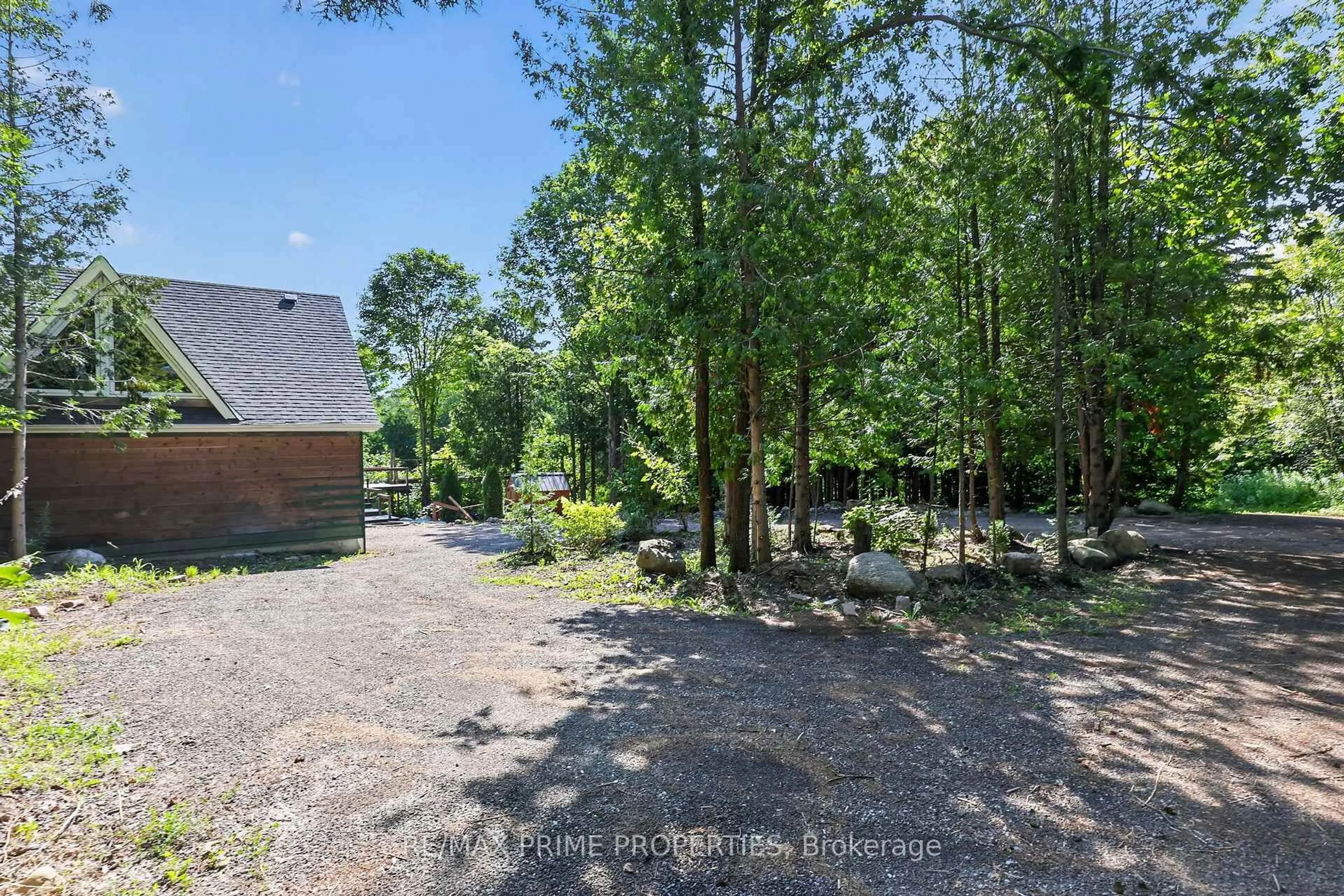 A pic from outside/outdoor area/front of a property/back of a property/a pic from drone, forest/trees view for 930 Scugog Line 9 Line, Uxbridge Ontario L9L 1B2
