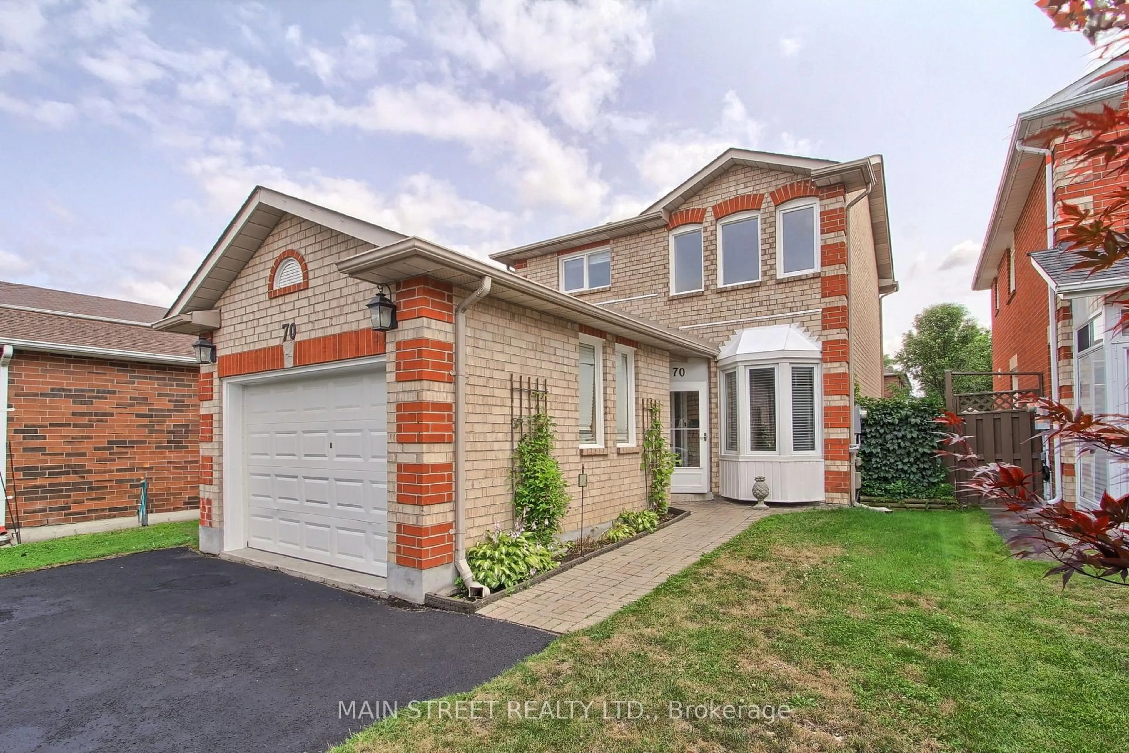 Home with brick exterior material, street for 70 Dunsmore Cres, Richmond Hill Ontario L4C 0C5