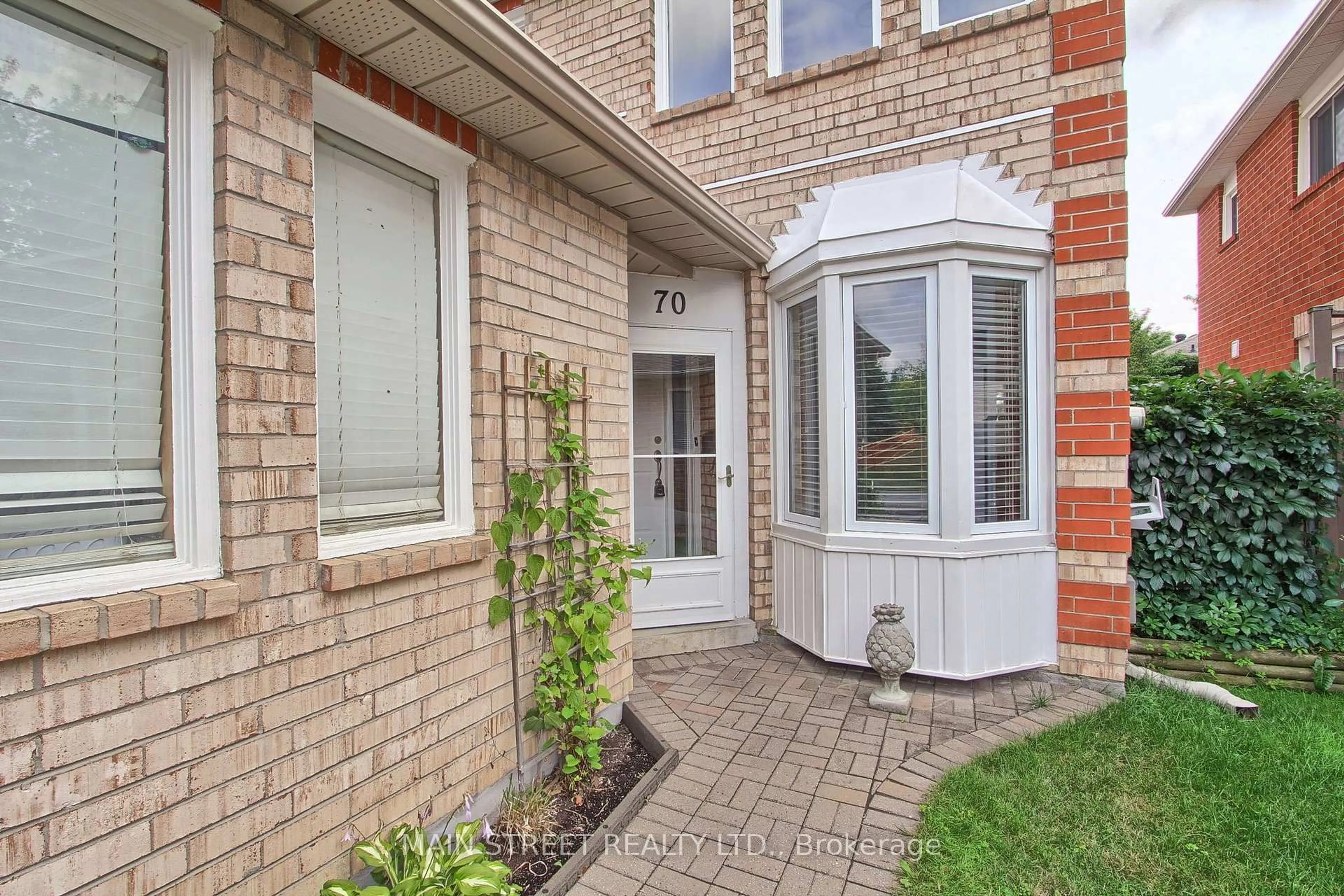 Home with brick exterior material, street for 70 Dunsmore Cres, Richmond Hill Ontario L4C 0C5