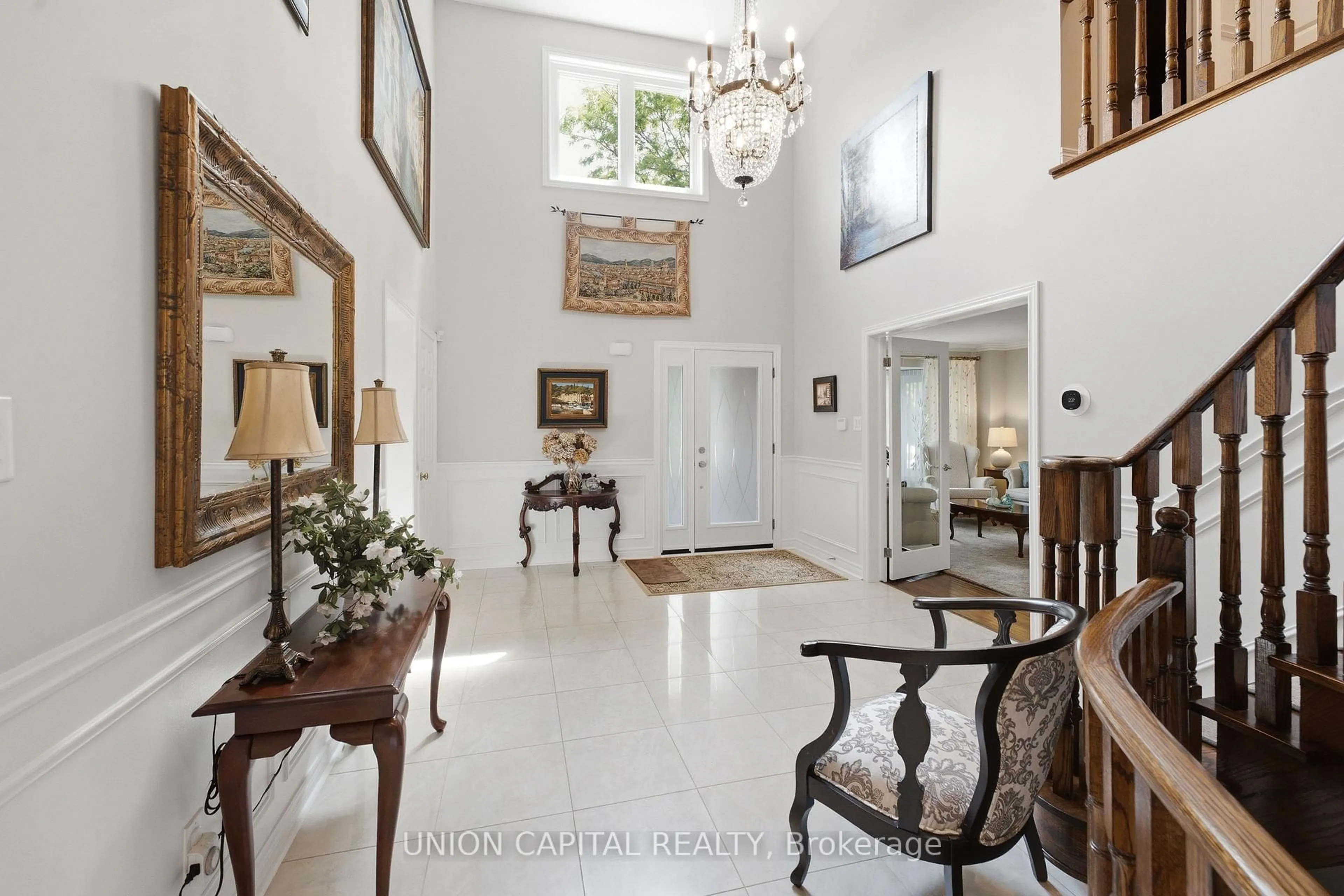 Indoor foyer for 10 Myers Blvd, Richmond Hill Ontario L4C 0C2