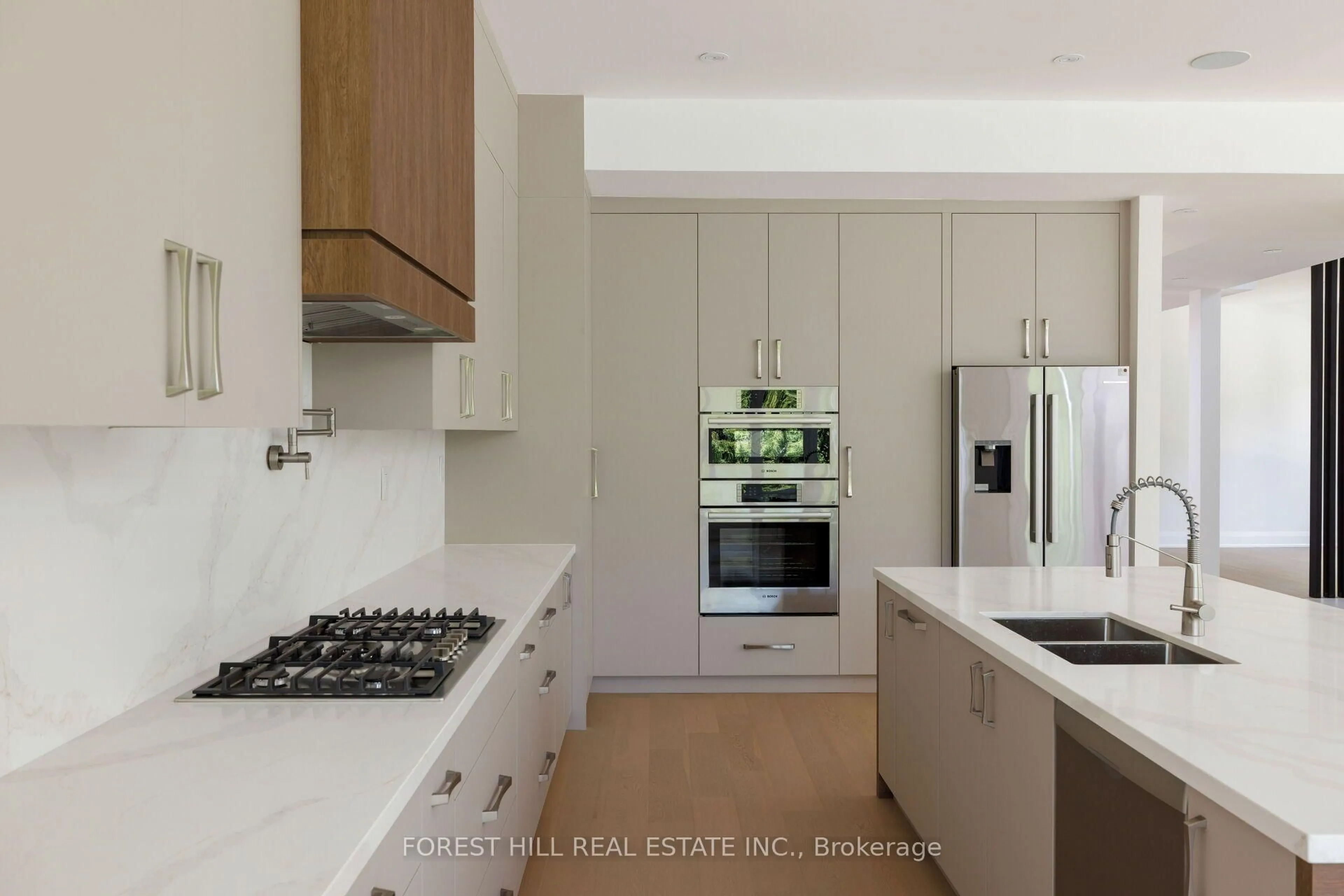 Contemporary kitchen, unknown for 5 Cedar Cres, Aurora Ontario L4G 3J7