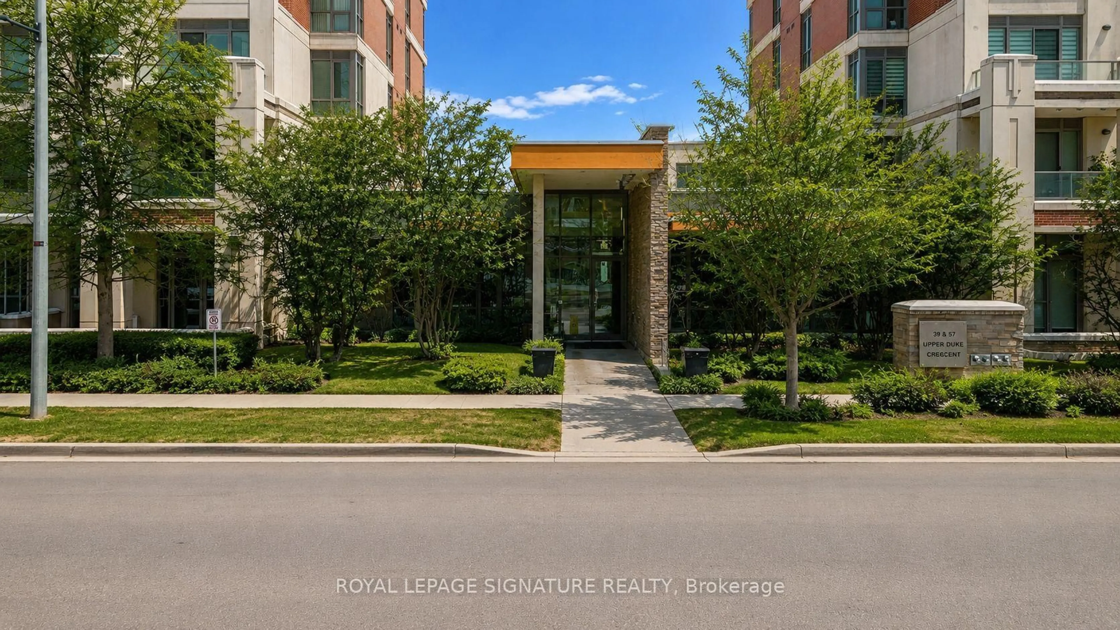 Indoor foyer for 39 Upper Duke Cres #408, Markham Ontario L6G 0B8