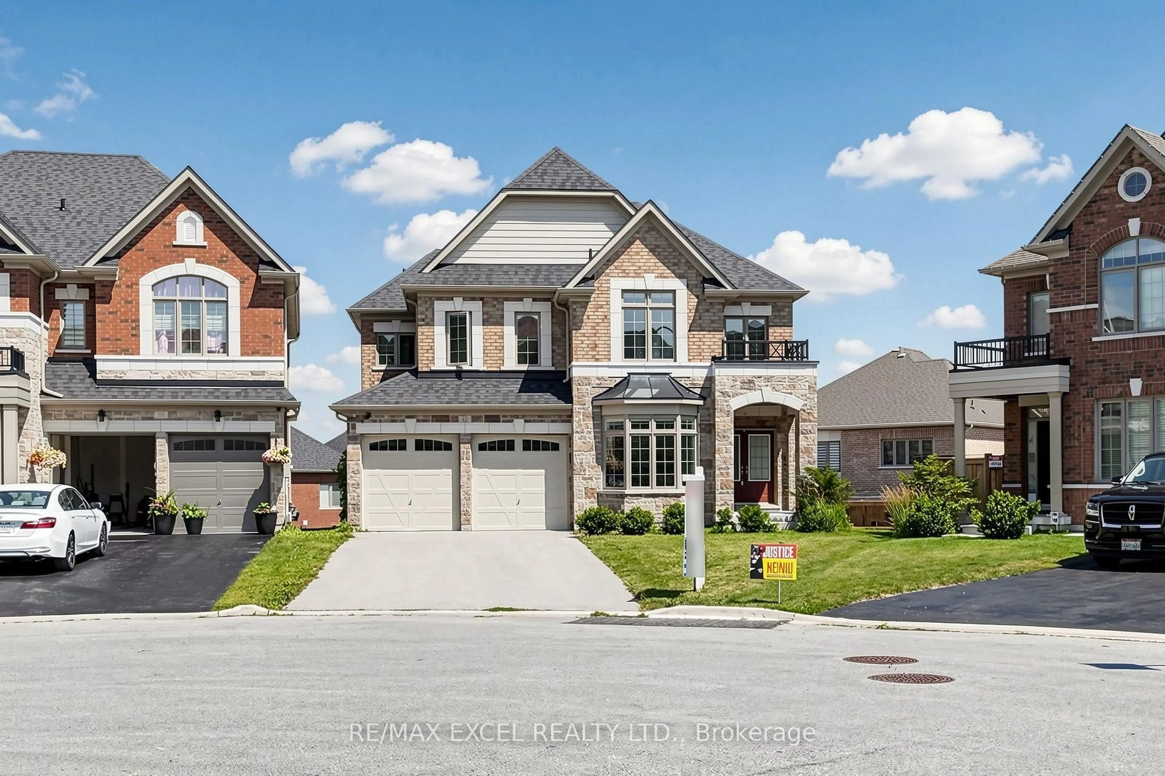 Home with brick exterior material, street for 12 Acacia Crt, East Gwillimbury Ontario L9N 0V2