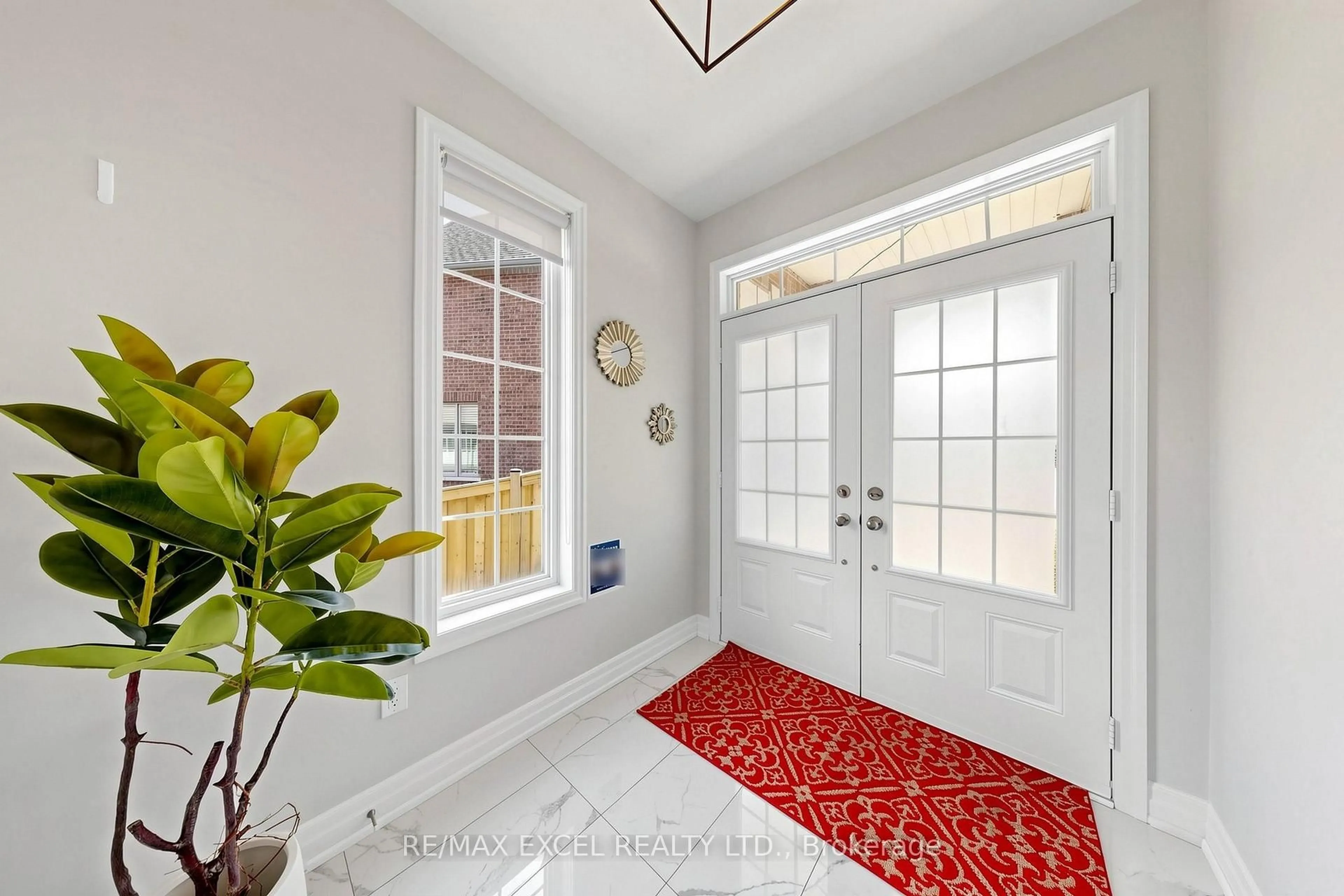 Indoor entryway for 12 Acacia Crt, East Gwillimbury Ontario L9N 0V2