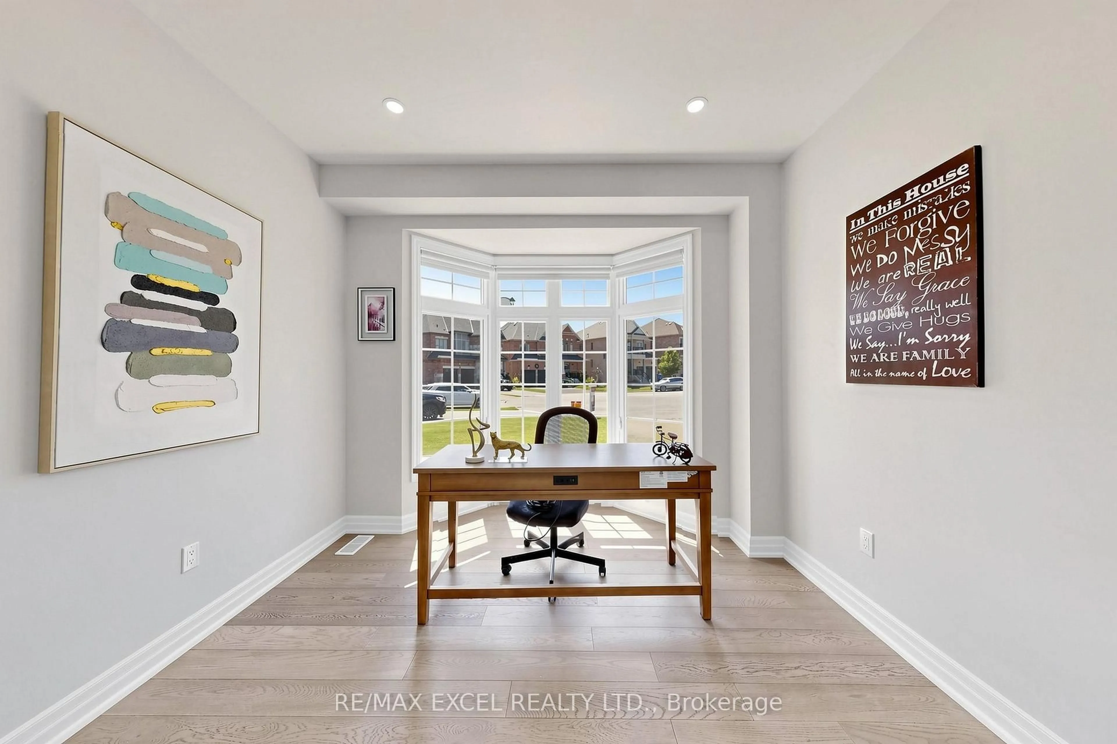 Indoor entryway for 12 Acacia Crt, East Gwillimbury Ontario L9N 0V2
