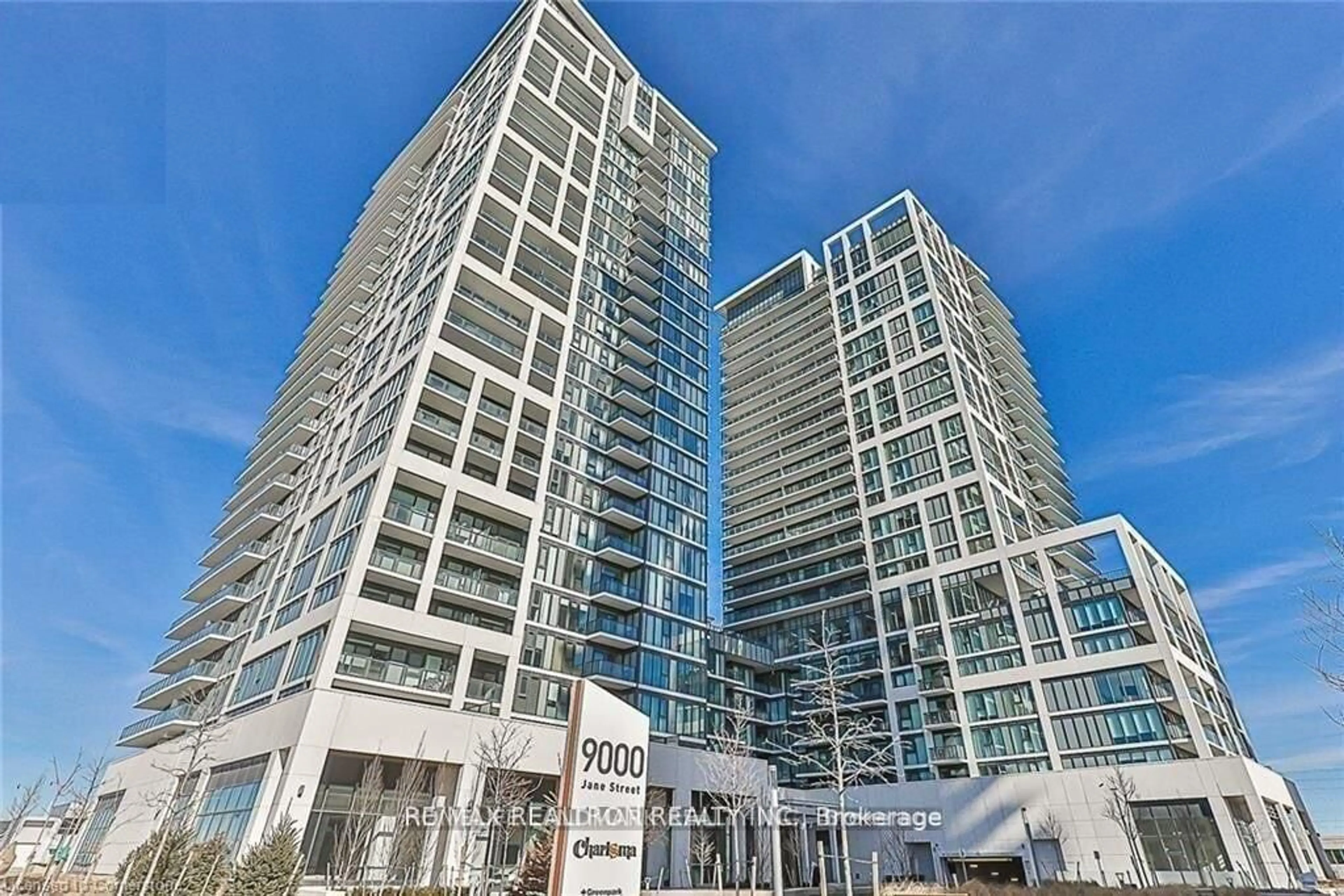 Indoor foyer for 9000 JANE St #424, Vaughan Ontario L4K 0M6