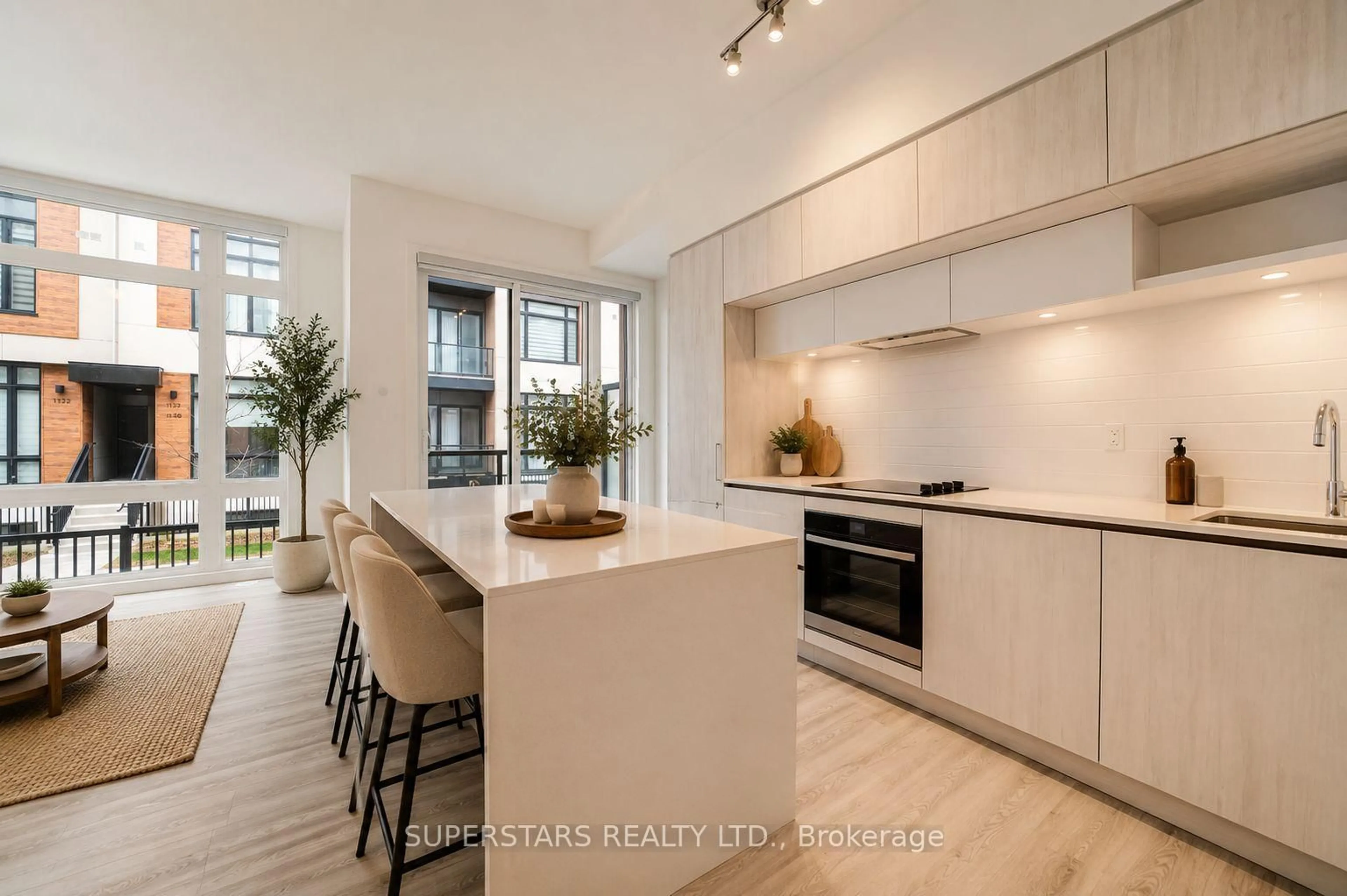 Open concept kitchen, unknown for 14 David Eyer Rd #1005, Richmond Hill Ontario L4S 0N4