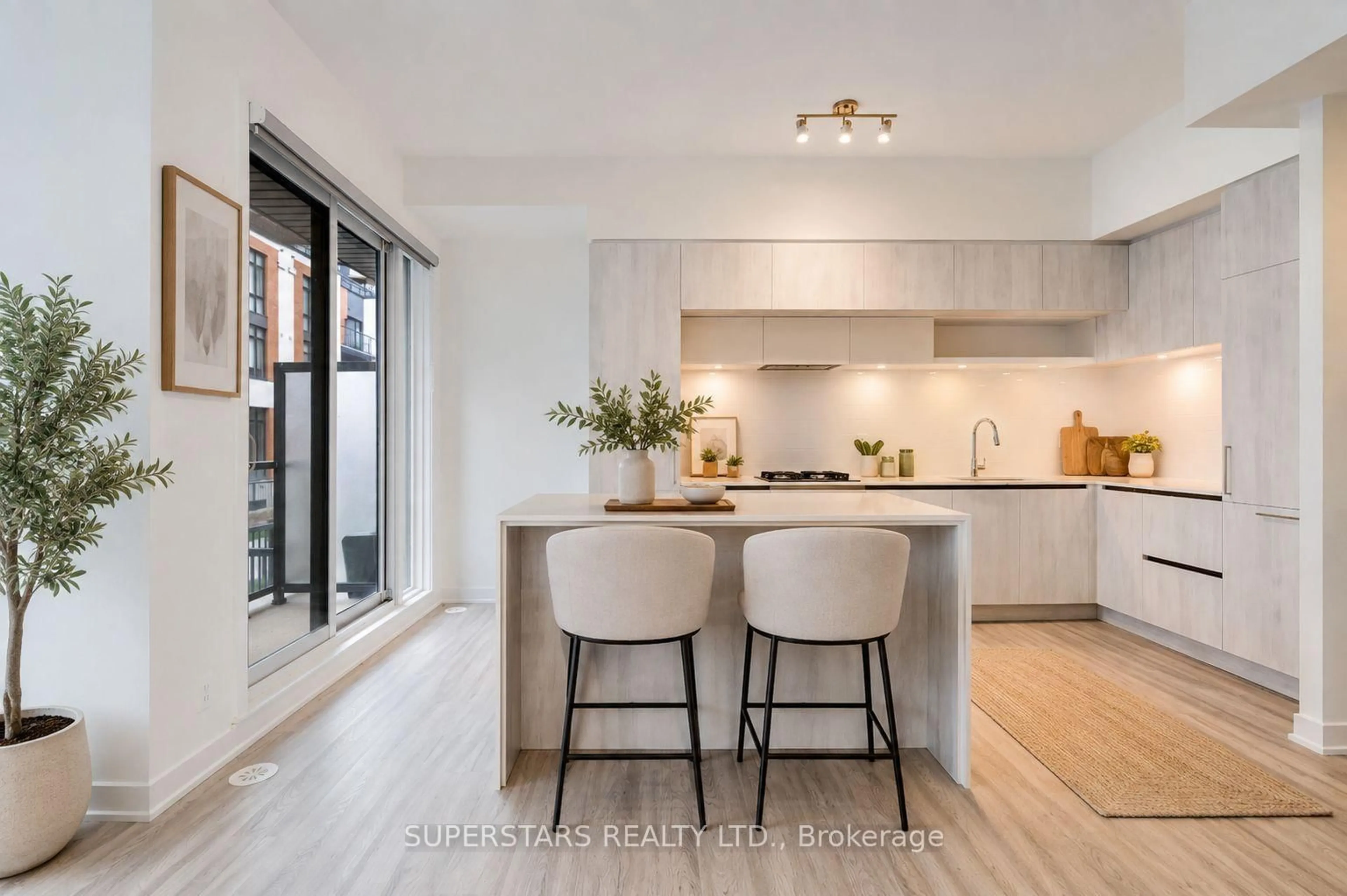 Contemporary kitchen, unknown for 14 David Eyer Rd #1005, Richmond Hill Ontario L4S 0N4