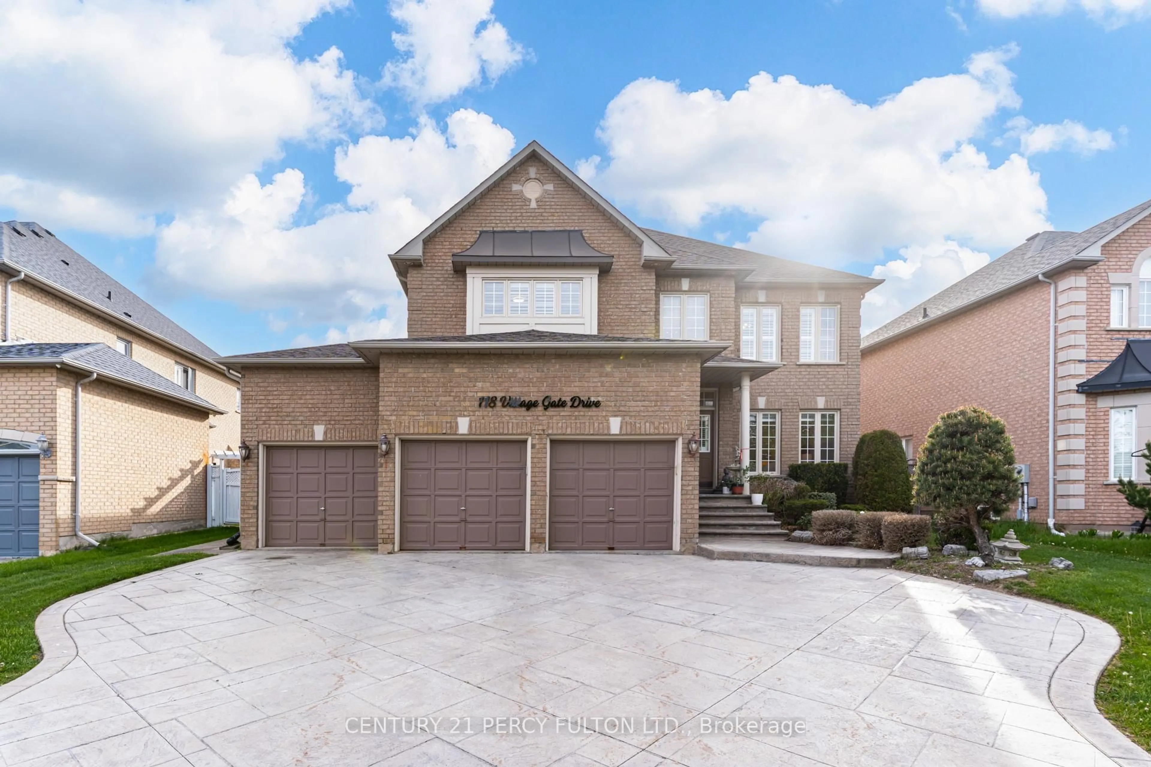Home with brick exterior material, street for 118 Village Gate Dr, Markham Ontario L6C 1W5