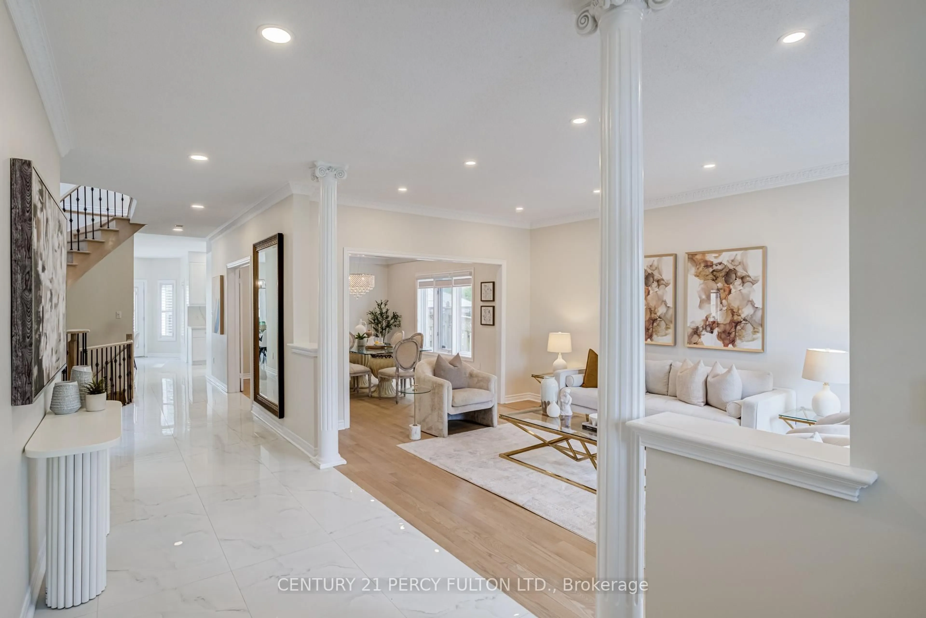 Indoor entryway for 118 Village Gate Dr, Markham Ontario L6C 1W5