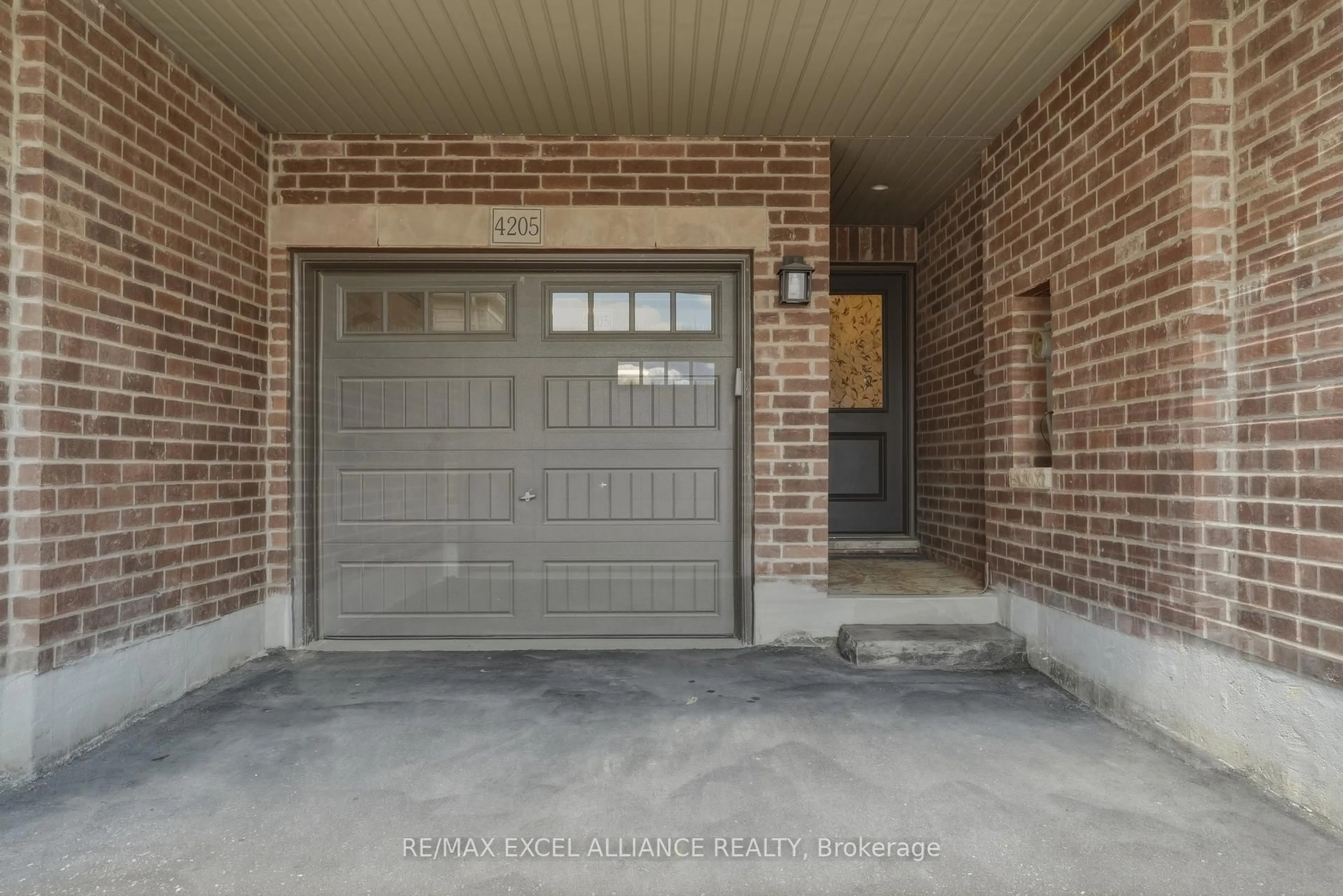 Indoor entryway for 4205 Major Mackenzie Dr, Markham Ontario L6C 3L5
