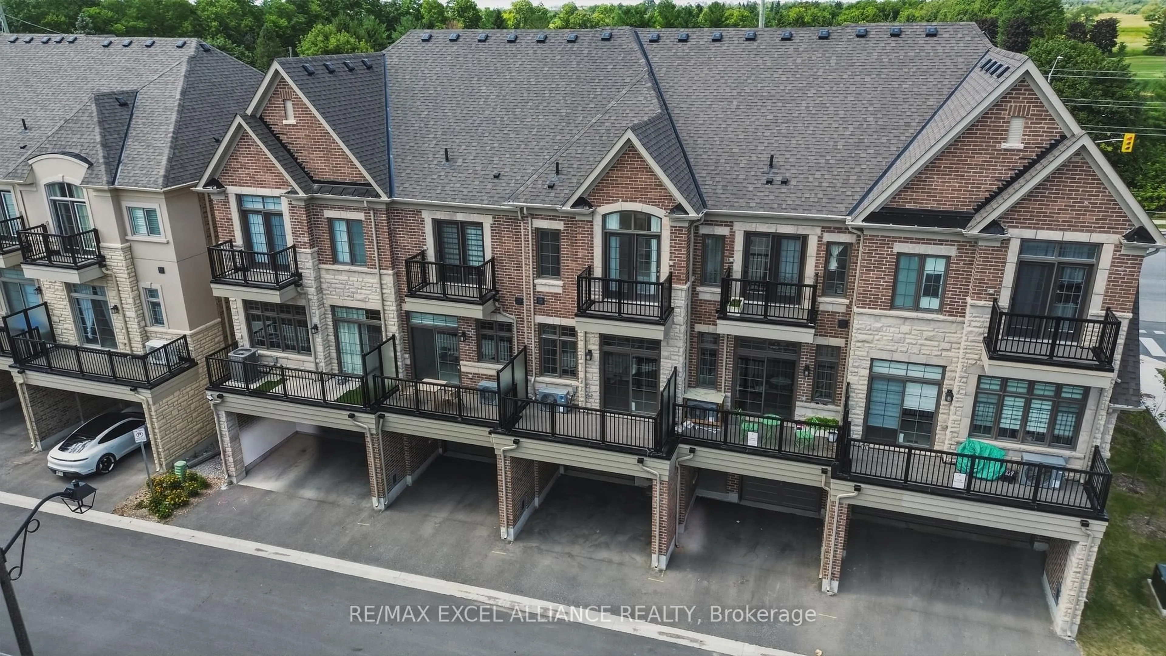 A pic from outside/outdoor area/front of a property/back of a property/a pic from drone, city buildings view from balcony for 4205 Major Mackenzie Dr, Markham Ontario L6C 3L5