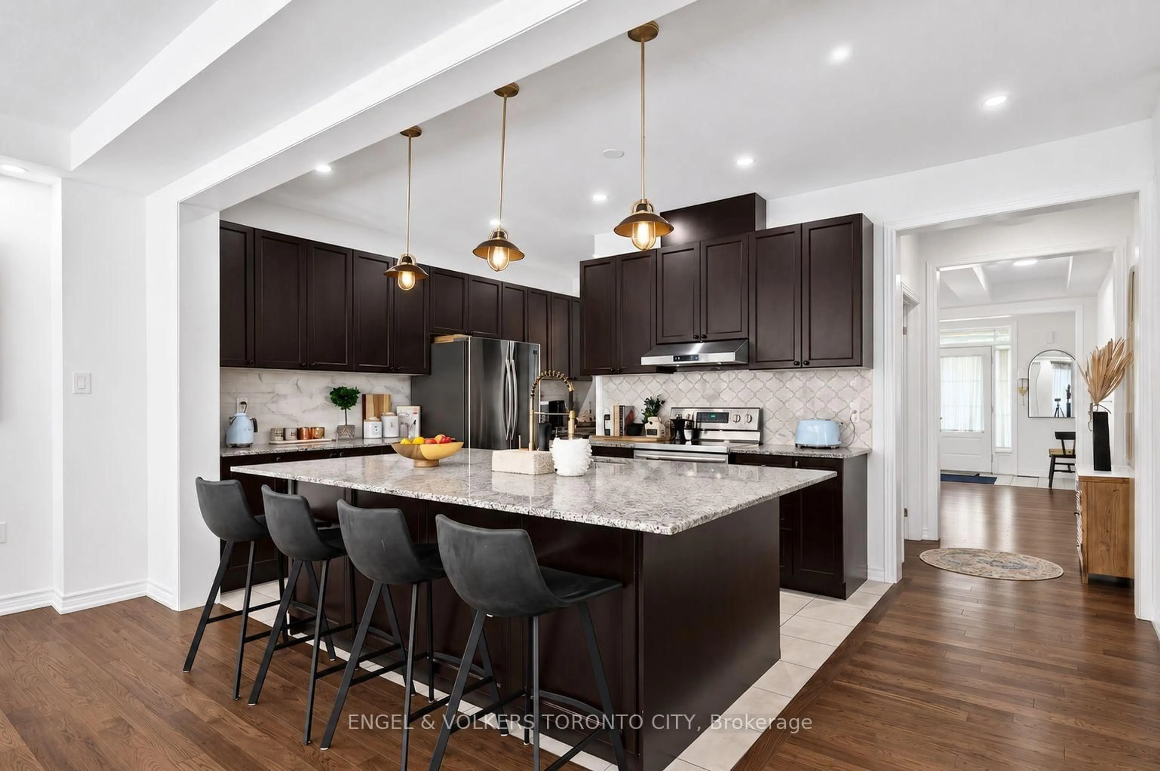 Contemporary kitchen, unknown for 67 Alf Neely Way, Newmarket Ontario L3Y 0C6