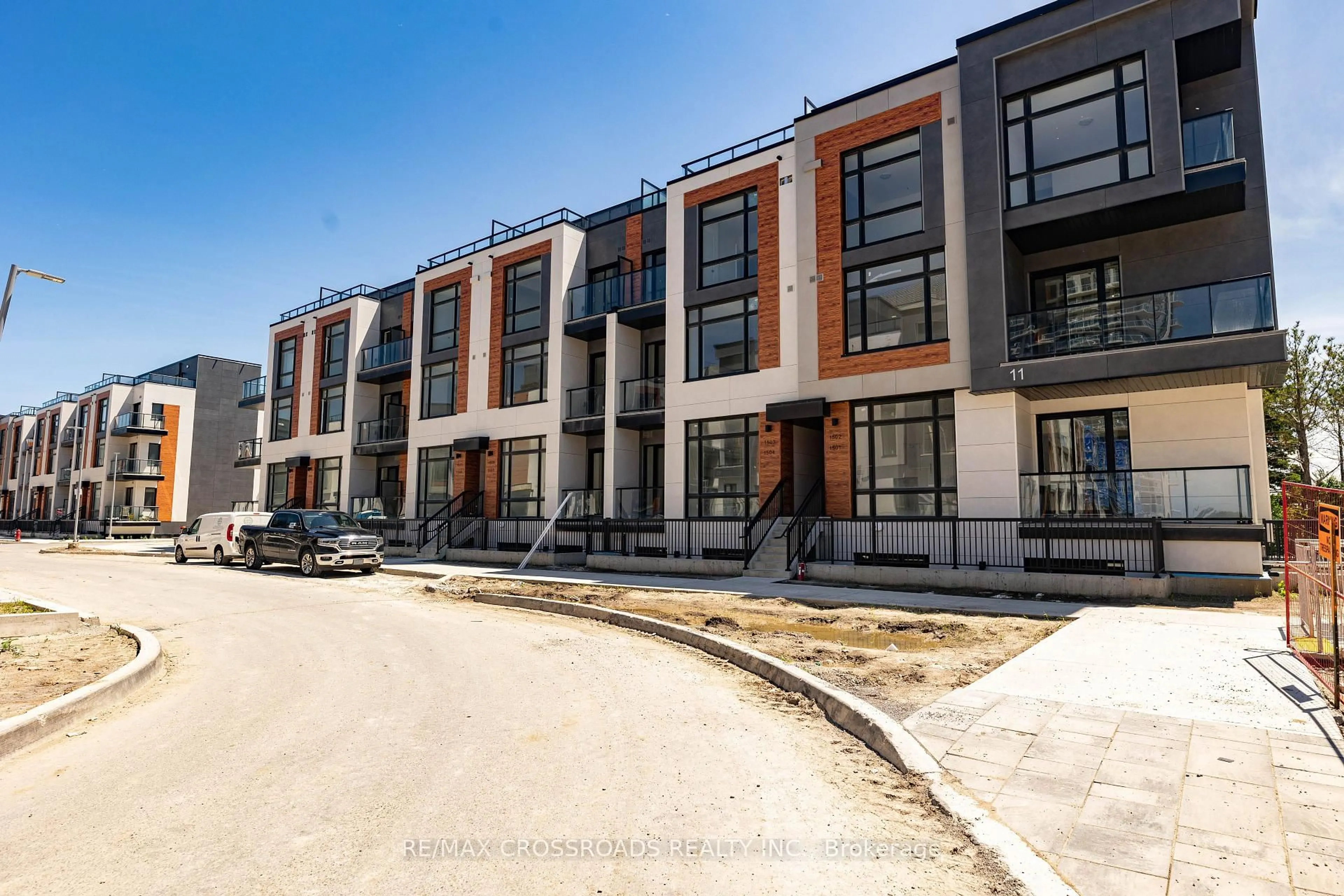 A pic from outside/outdoor area/front of a property/back of a property/a pic from drone, street for 11 David Eyer Rd #1503, Richmond Hill Ontario L4S 0N3