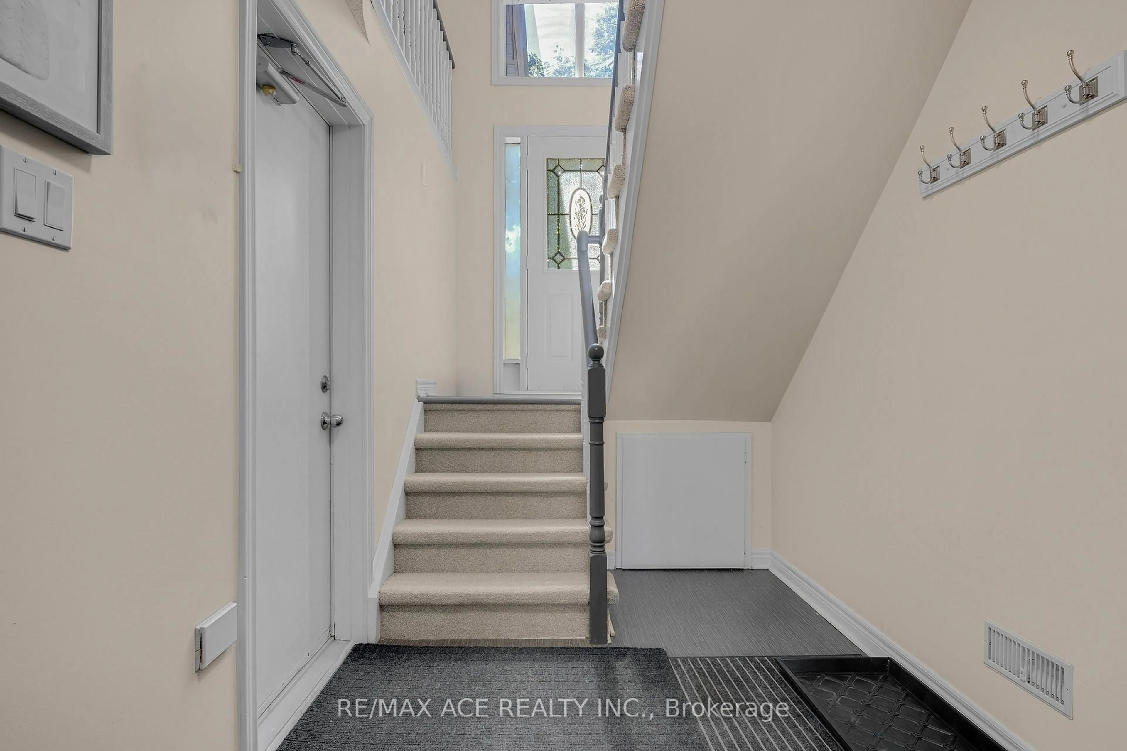 Unknown for 1 Margaret Pl, Georgina Ontario L4P 3X1