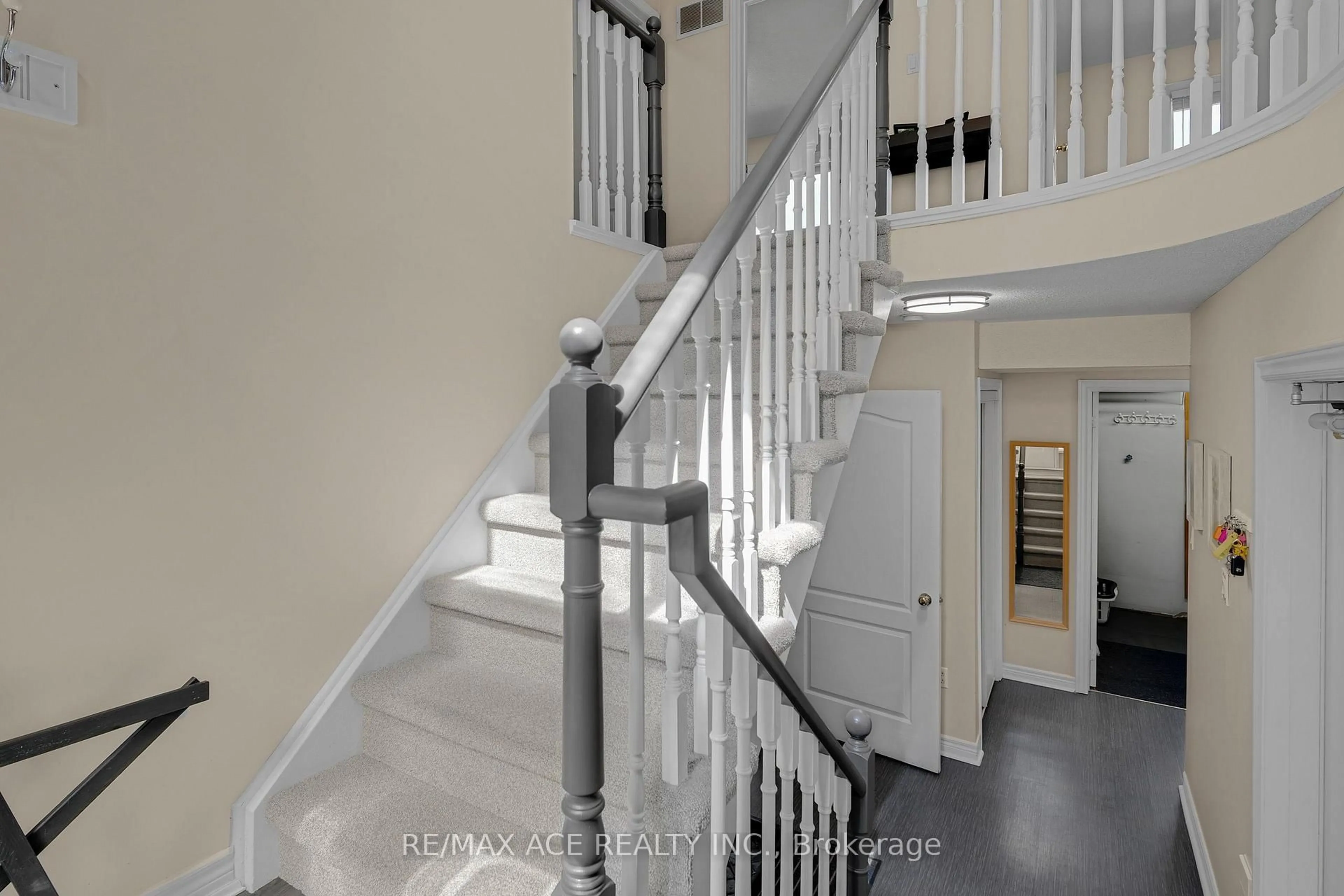 Stairs for 1 Margaret Pl, Georgina Ontario L4P 3X1