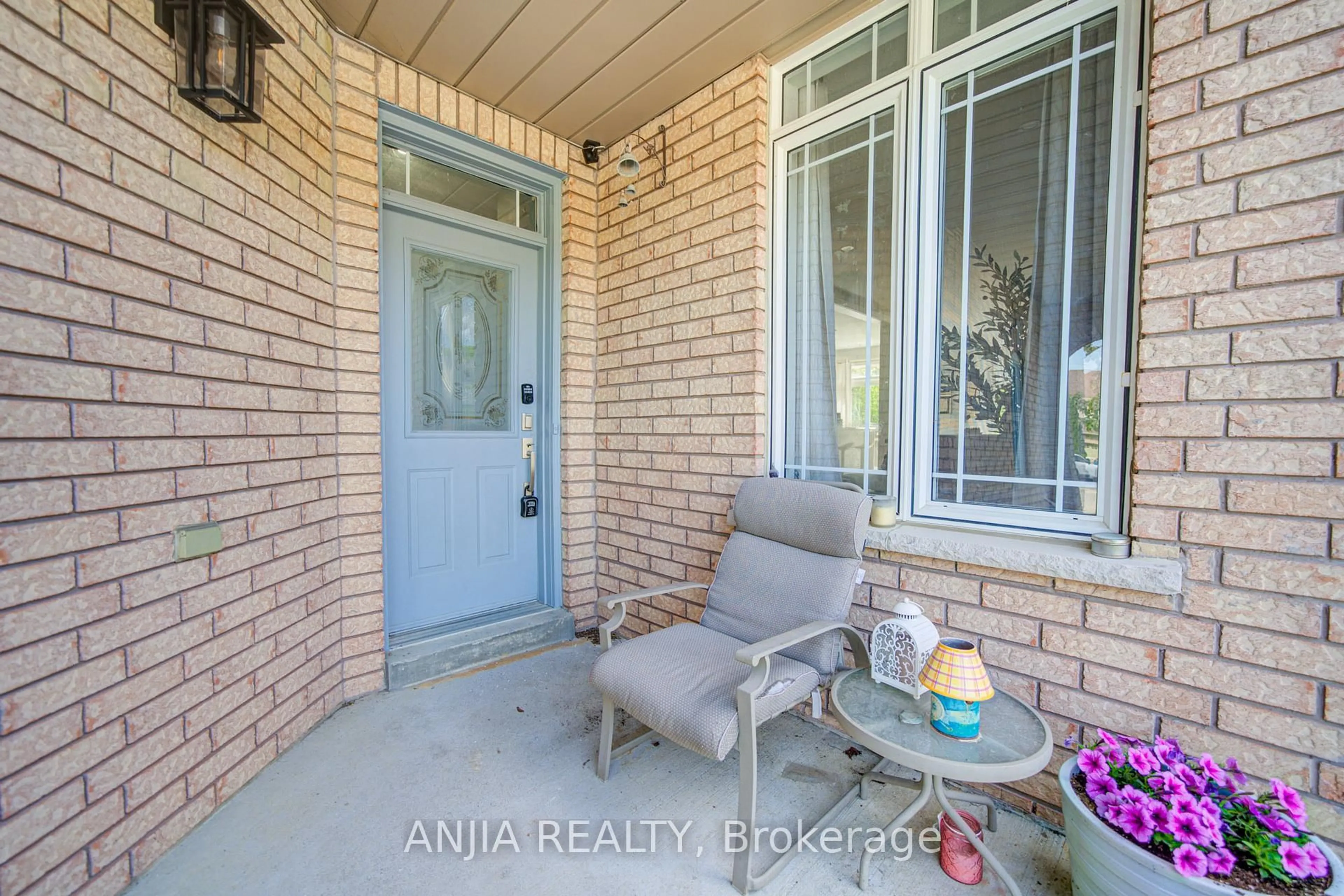 Indoor entryway for 132 Estate Garden Dr, Richmond Hill Ontario L4E 3X8