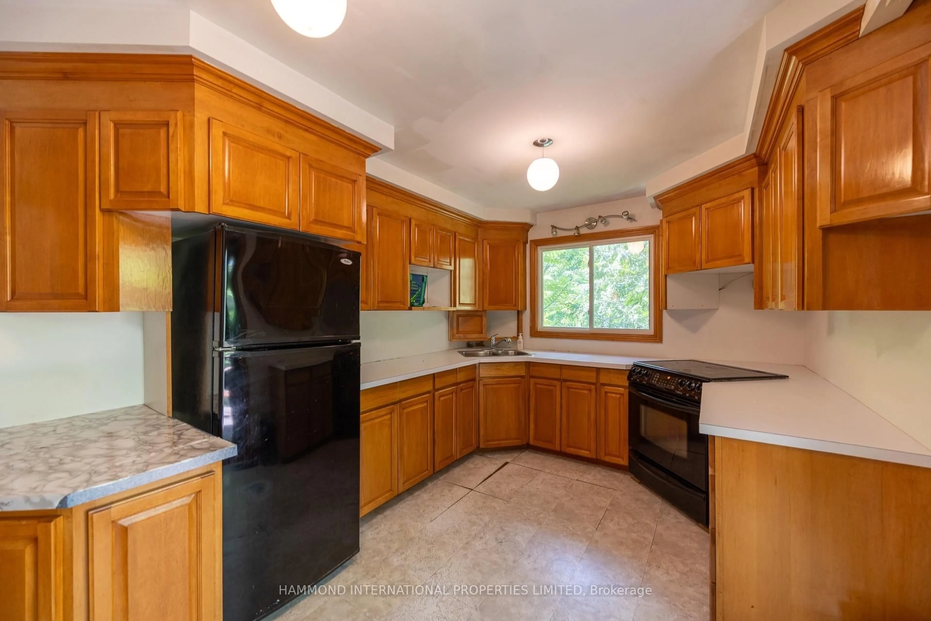 Standard kitchen, ceramic/tile floor for 78 Birch Ave, Richmond Hill Ontario L4C 6C6