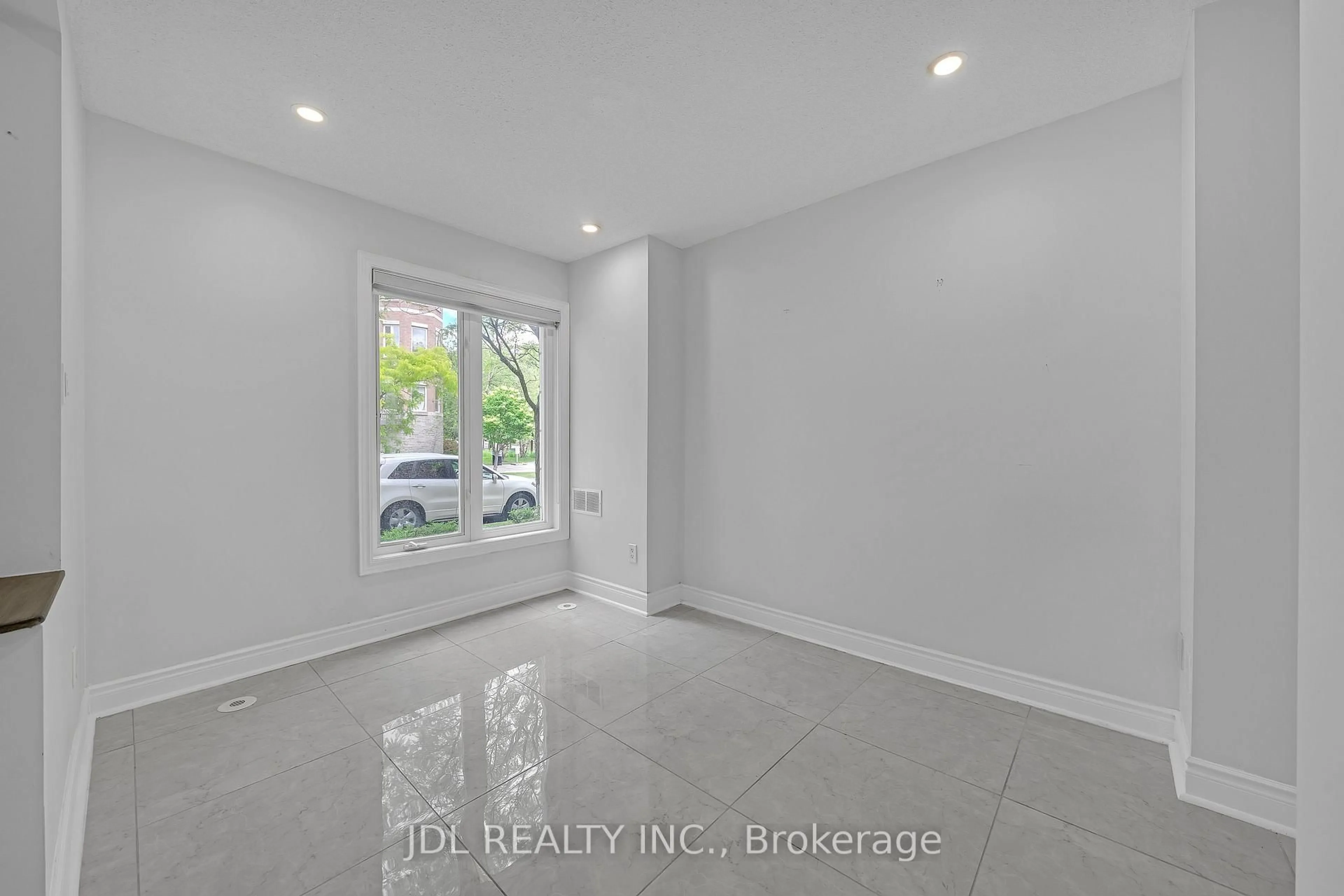 A pic of a room for 25 Galleria Pkwy, Markham Ontario L3T 0A3