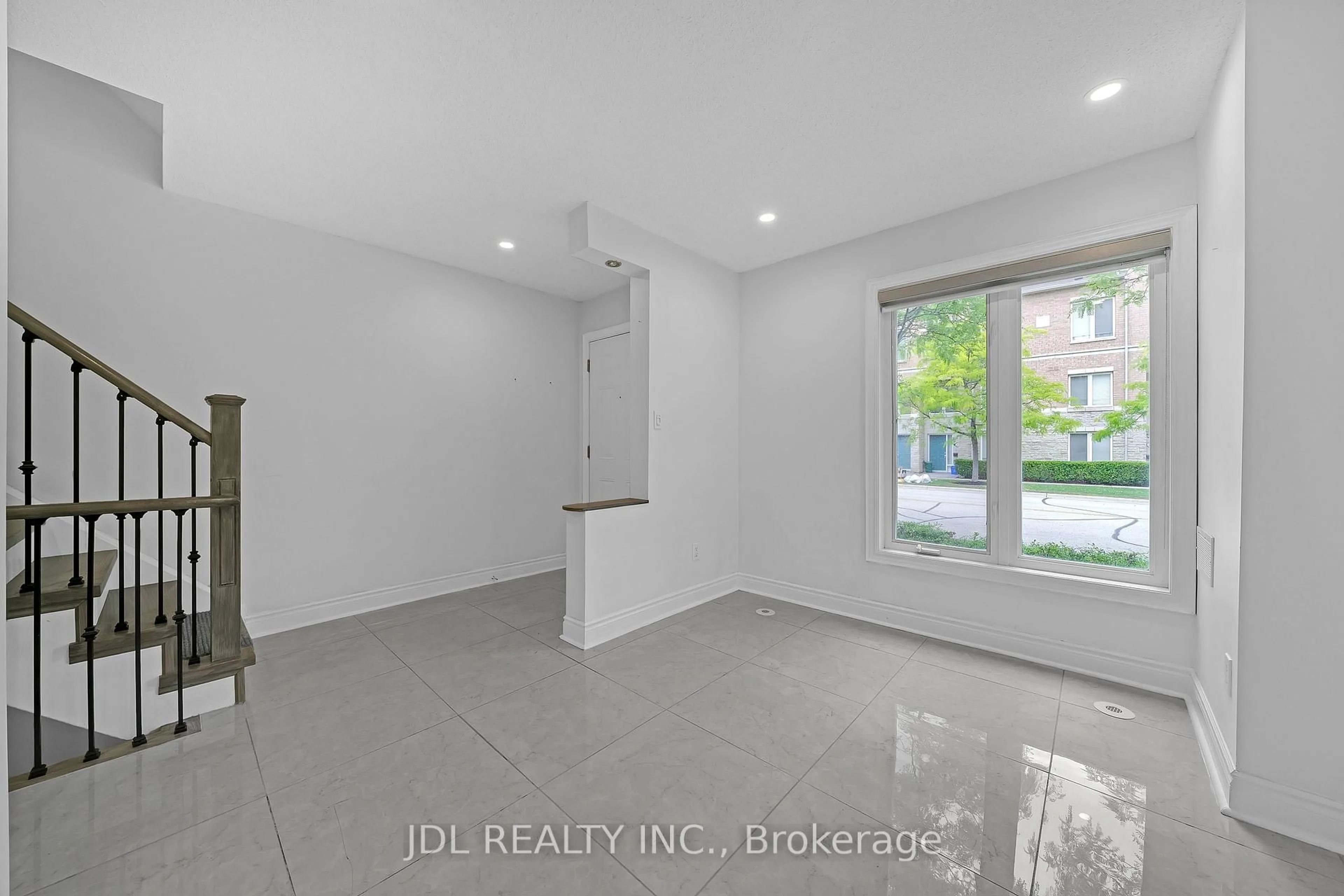 Unknown for 25 Galleria Pkwy, Markham Ontario L3T 0A3