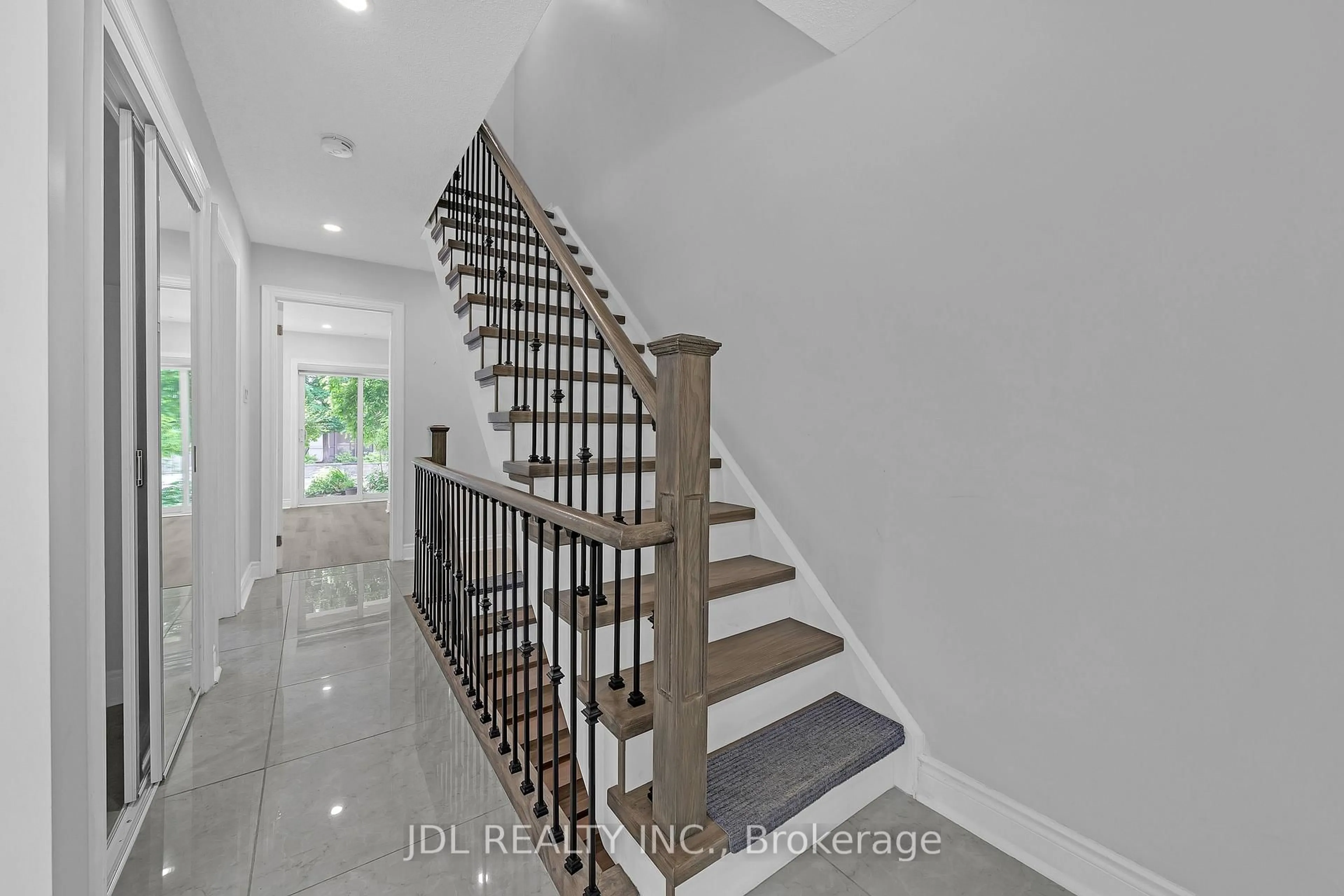 Unknown for 25 Galleria Pkwy, Markham Ontario L3T 0A3