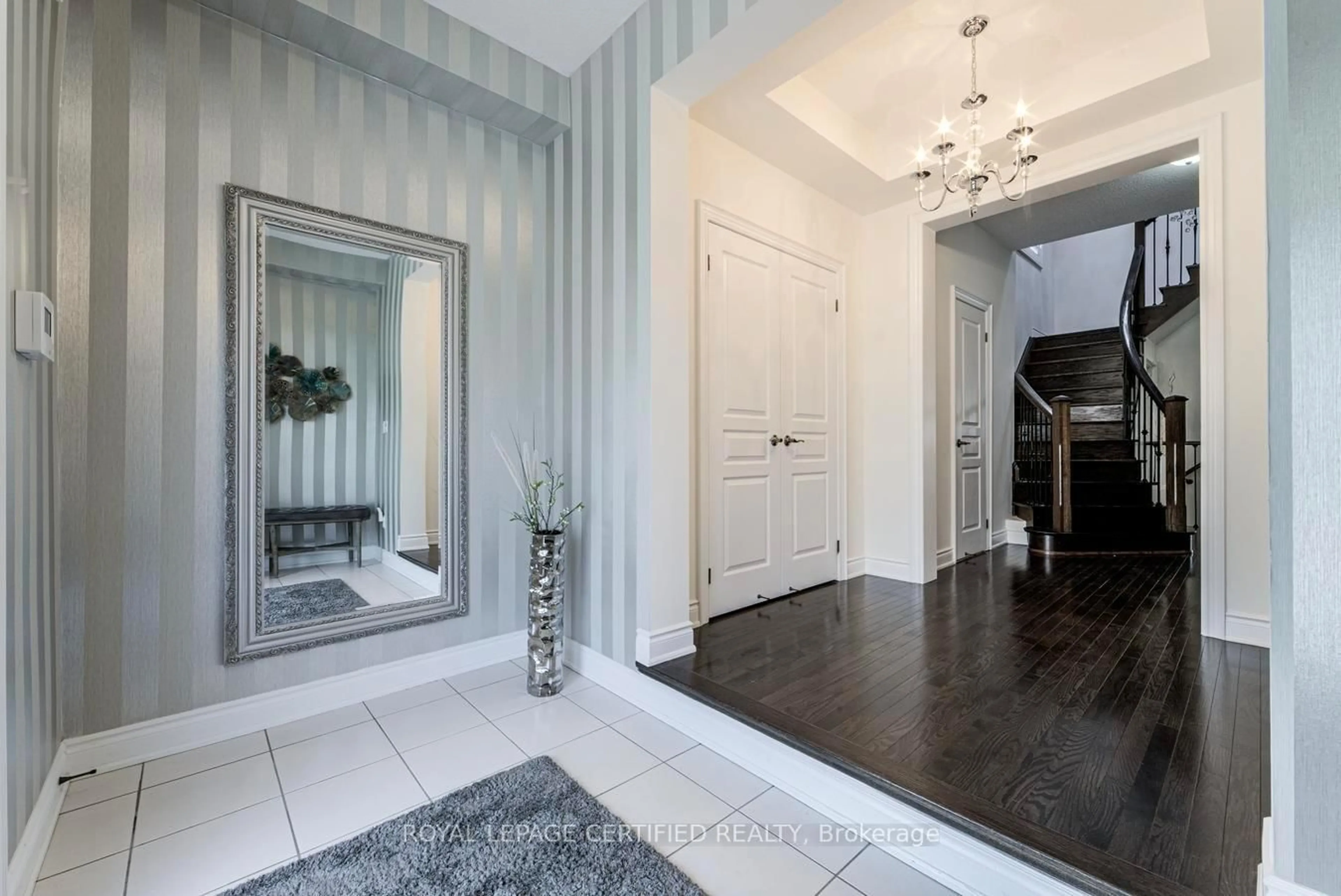 Indoor entryway for 41 Danby St, Vaughan Ontario L4H 3Z2