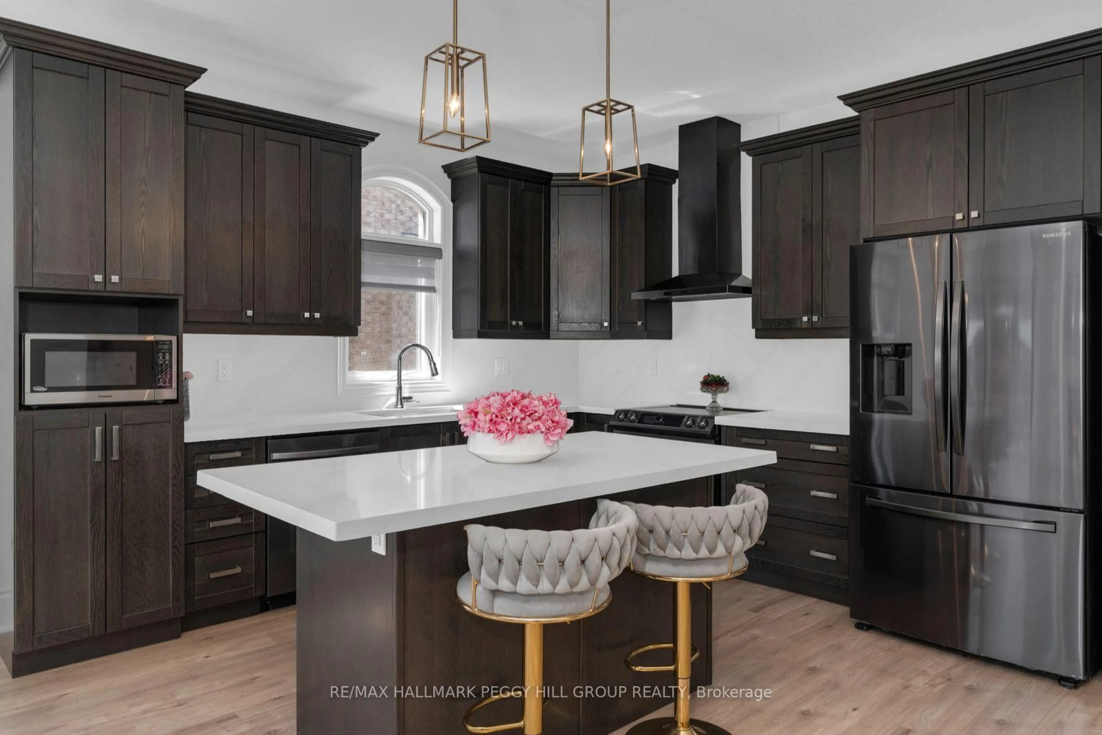 Contemporary kitchen, unknown for 5 Wood Cres, Essa Ontario L3W 0M5