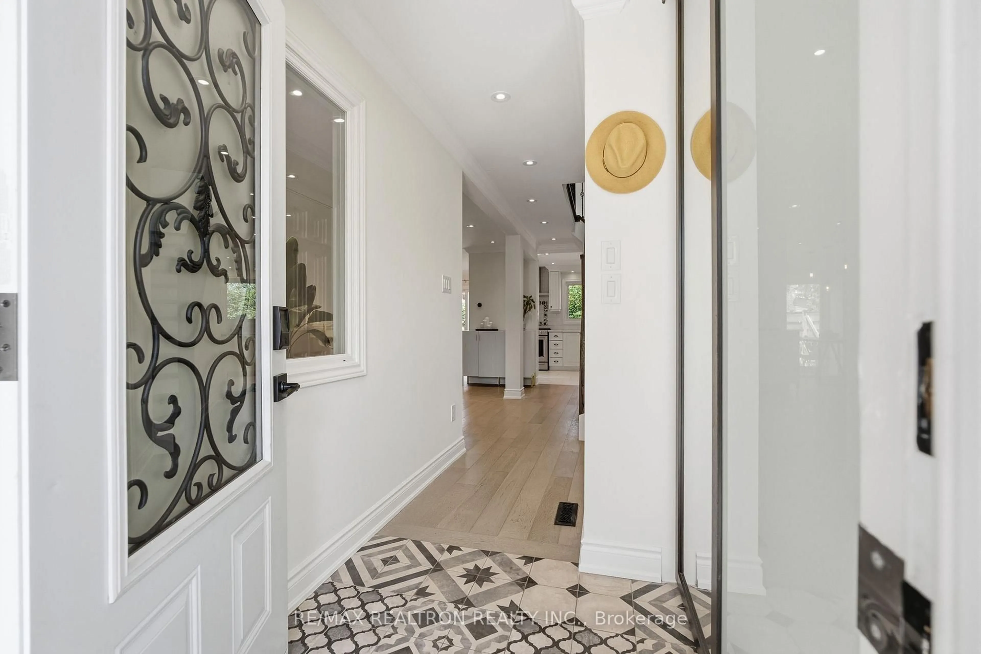 Indoor entryway for 147 Spyglass Hill Rd, Vaughan Ontario L4K 2K6