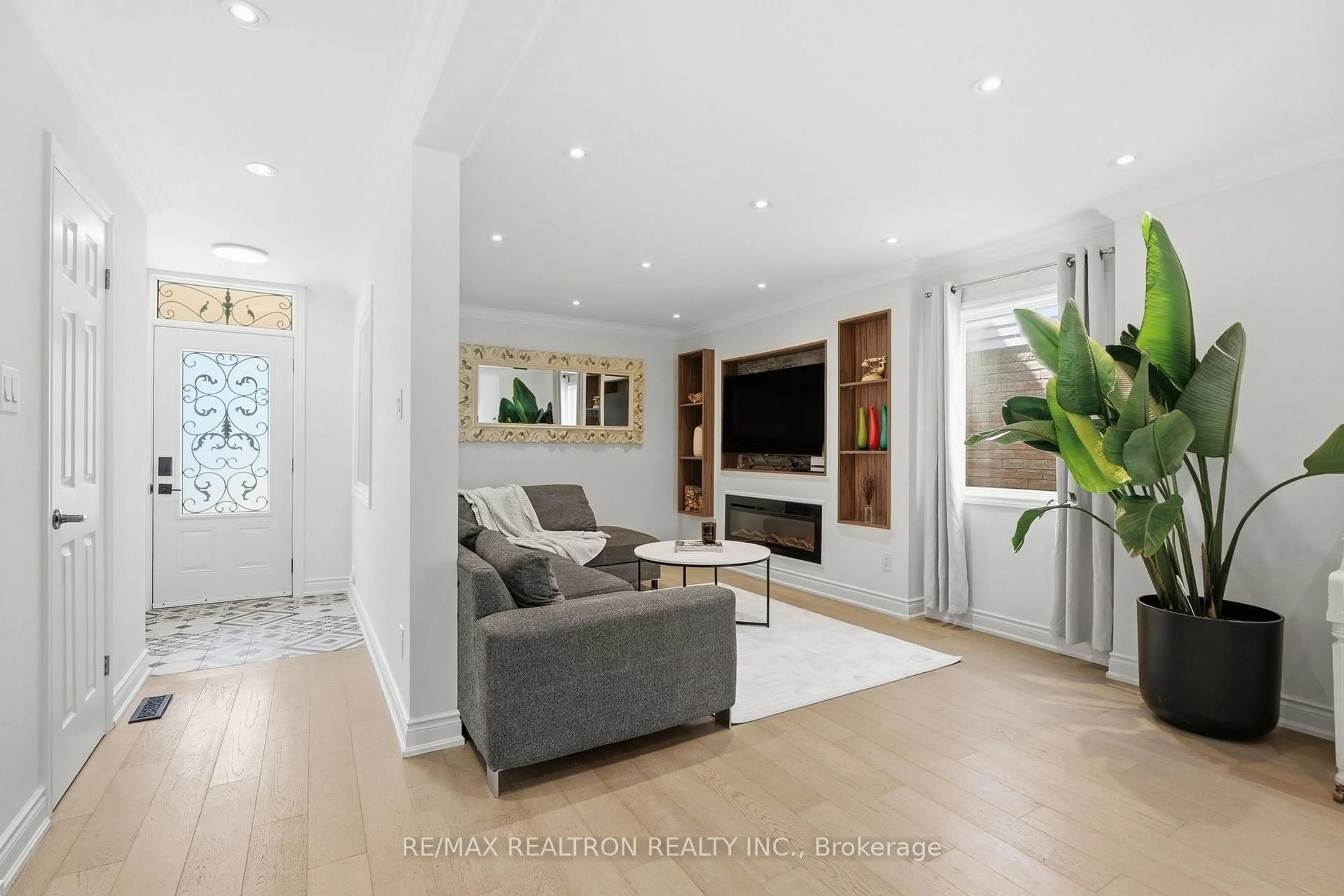 Living room with furniture, unknown for 147 Spyglass Hill Rd, Vaughan Ontario L4K 2K6