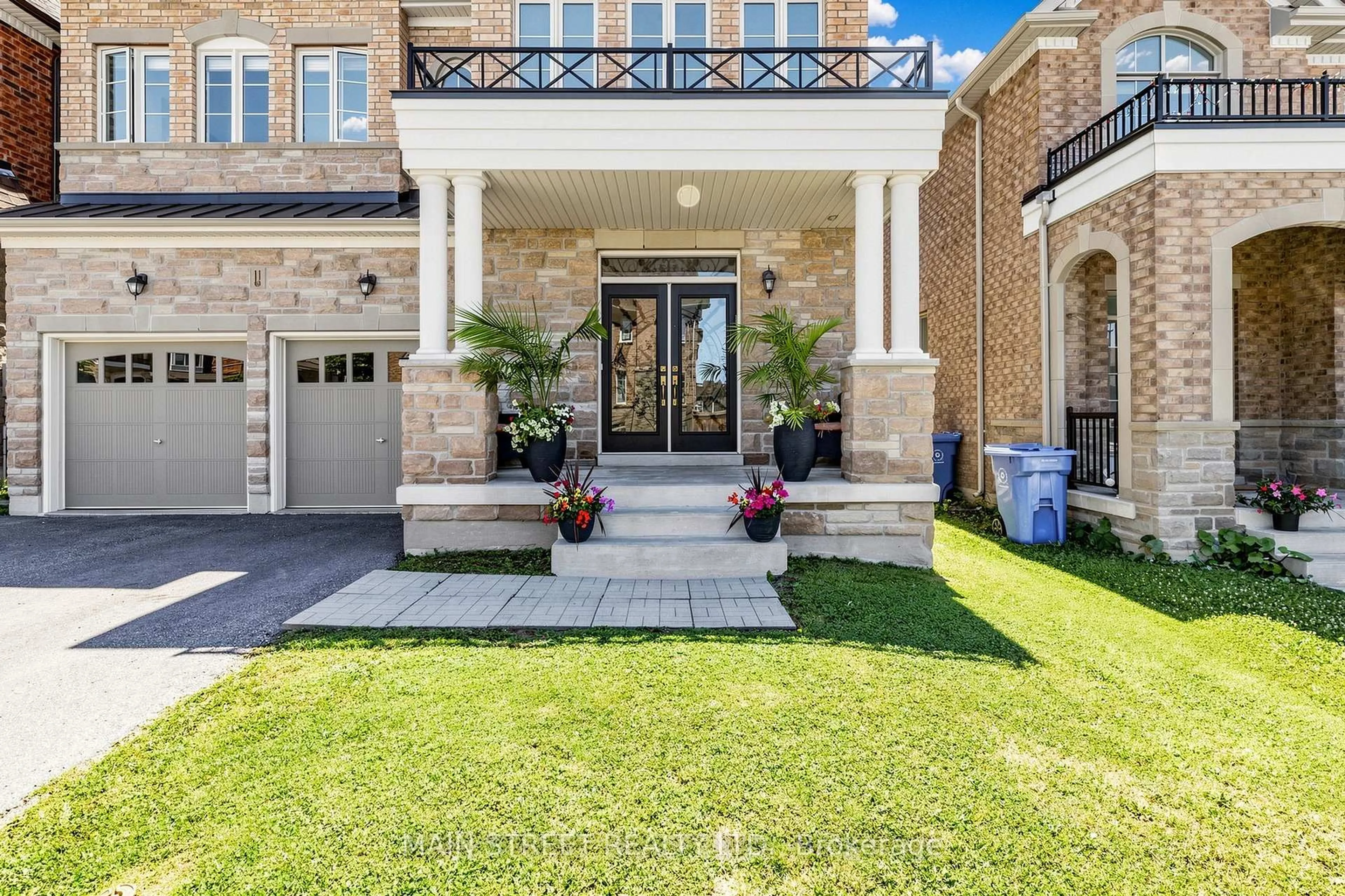 Home with brick exterior material, street for 11 Robert Baldwin Blvd, East Gwillimbury Ontario L9N 0R3