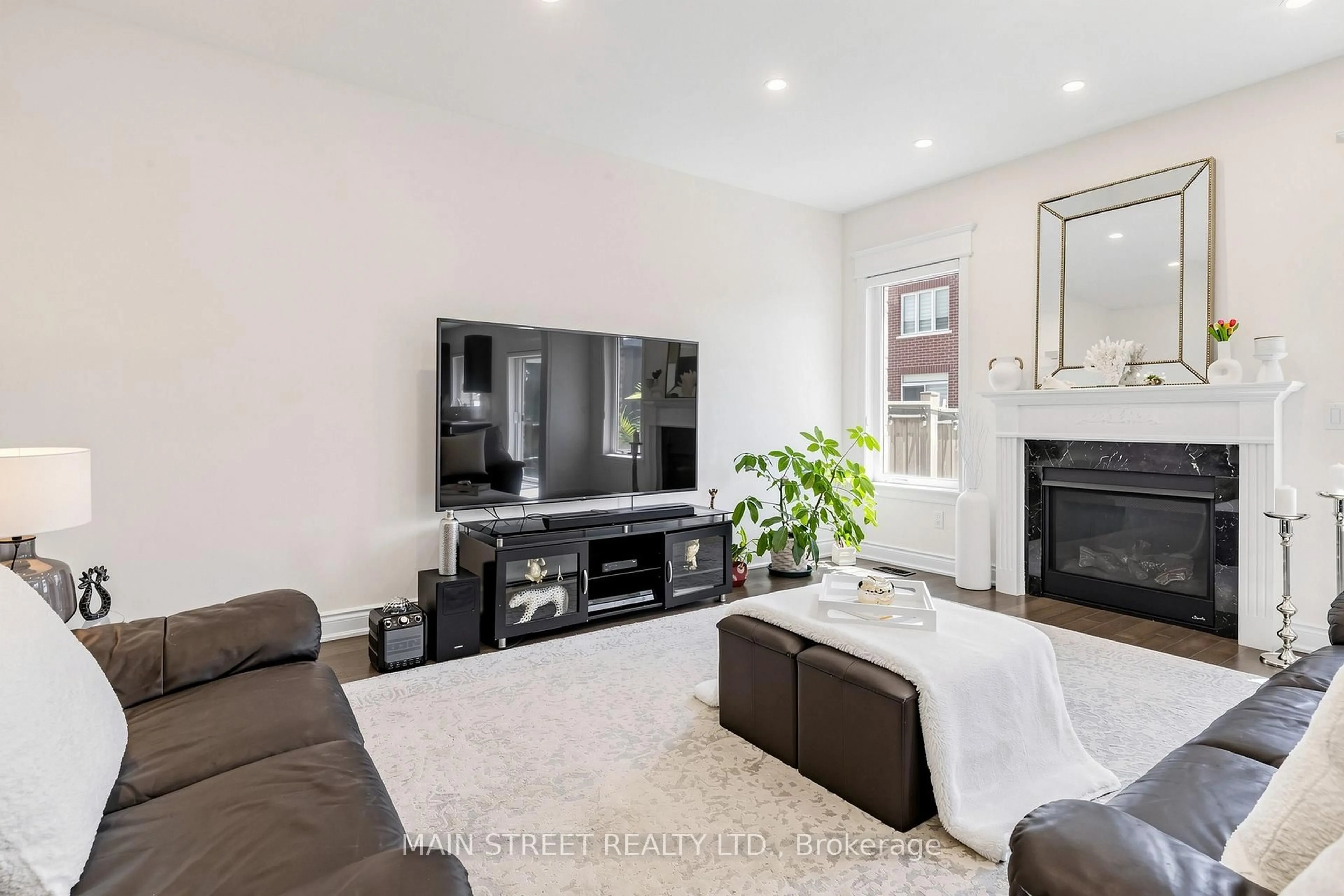 Unknown for 11 Robert Baldwin Blvd, East Gwillimbury Ontario L9N 0R3