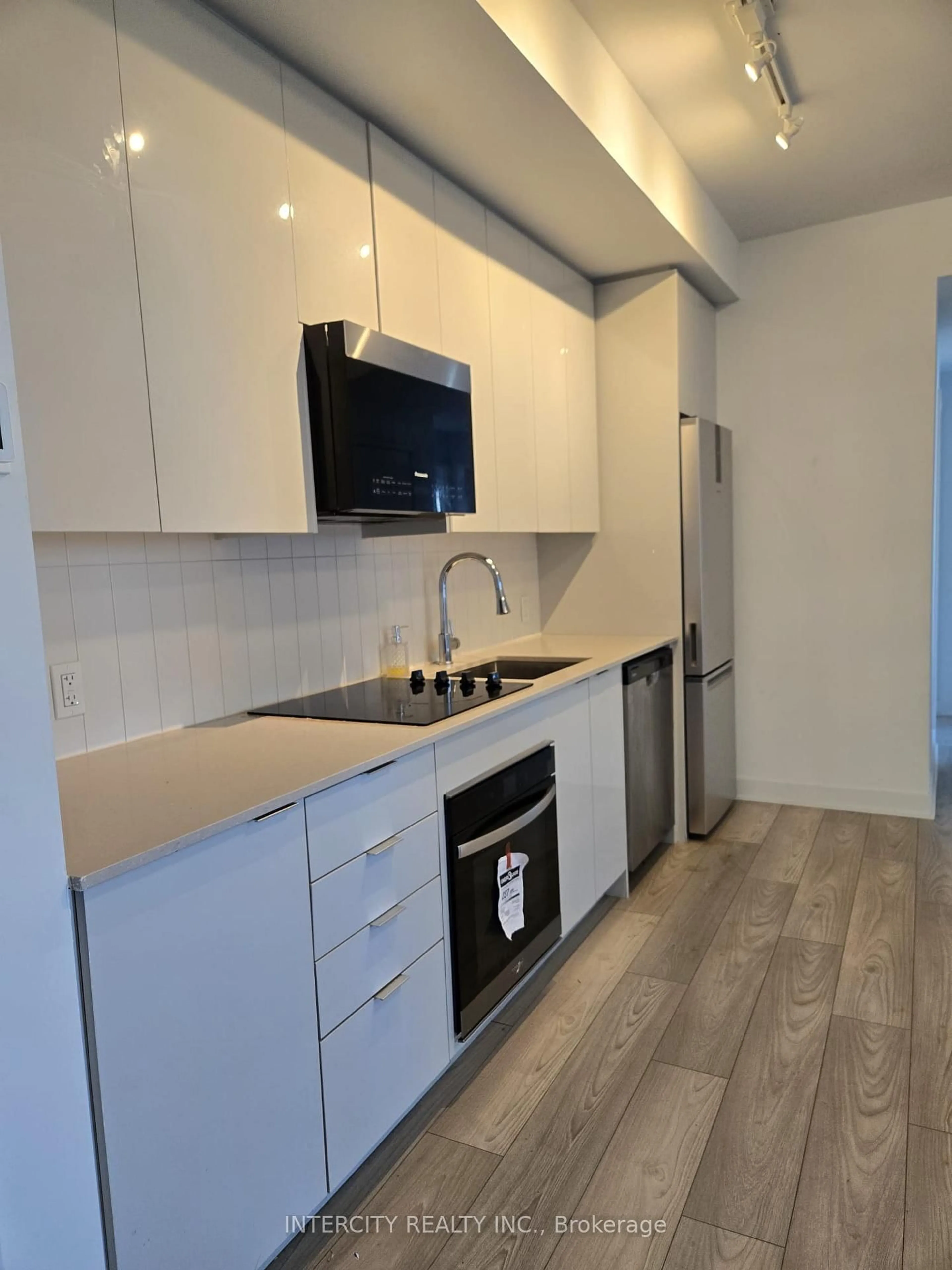 Standard kitchen, unknown for 2920 Highway 7 #2604, Vaughan Ontario L4K 0P4