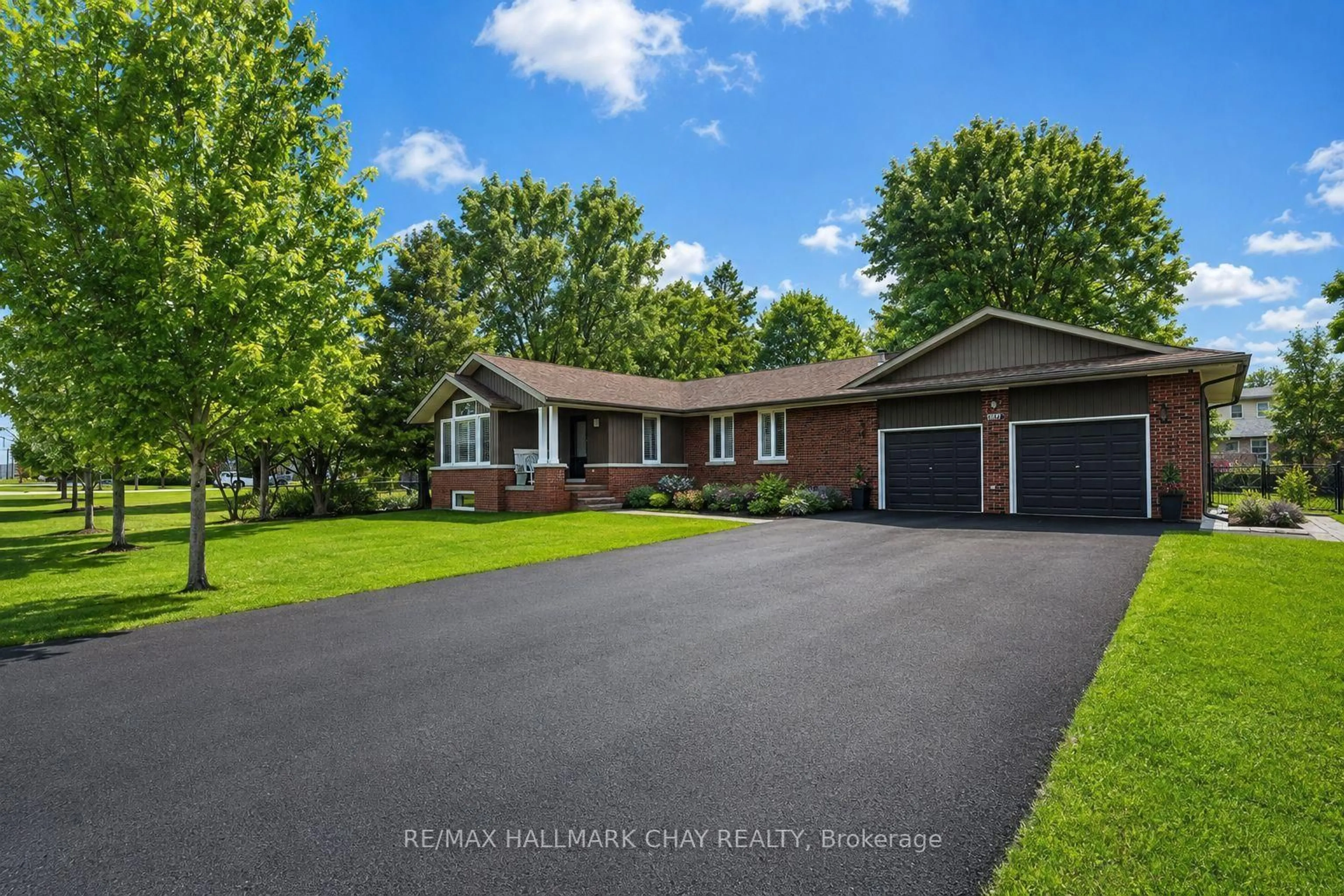 A pic from outside/outdoor area/front of a property/back of a property/a pic from drone, water/lake/river/ocean view for 1587 Mount Albert Rd, East Gwillimbury Ontario L0G 1V0