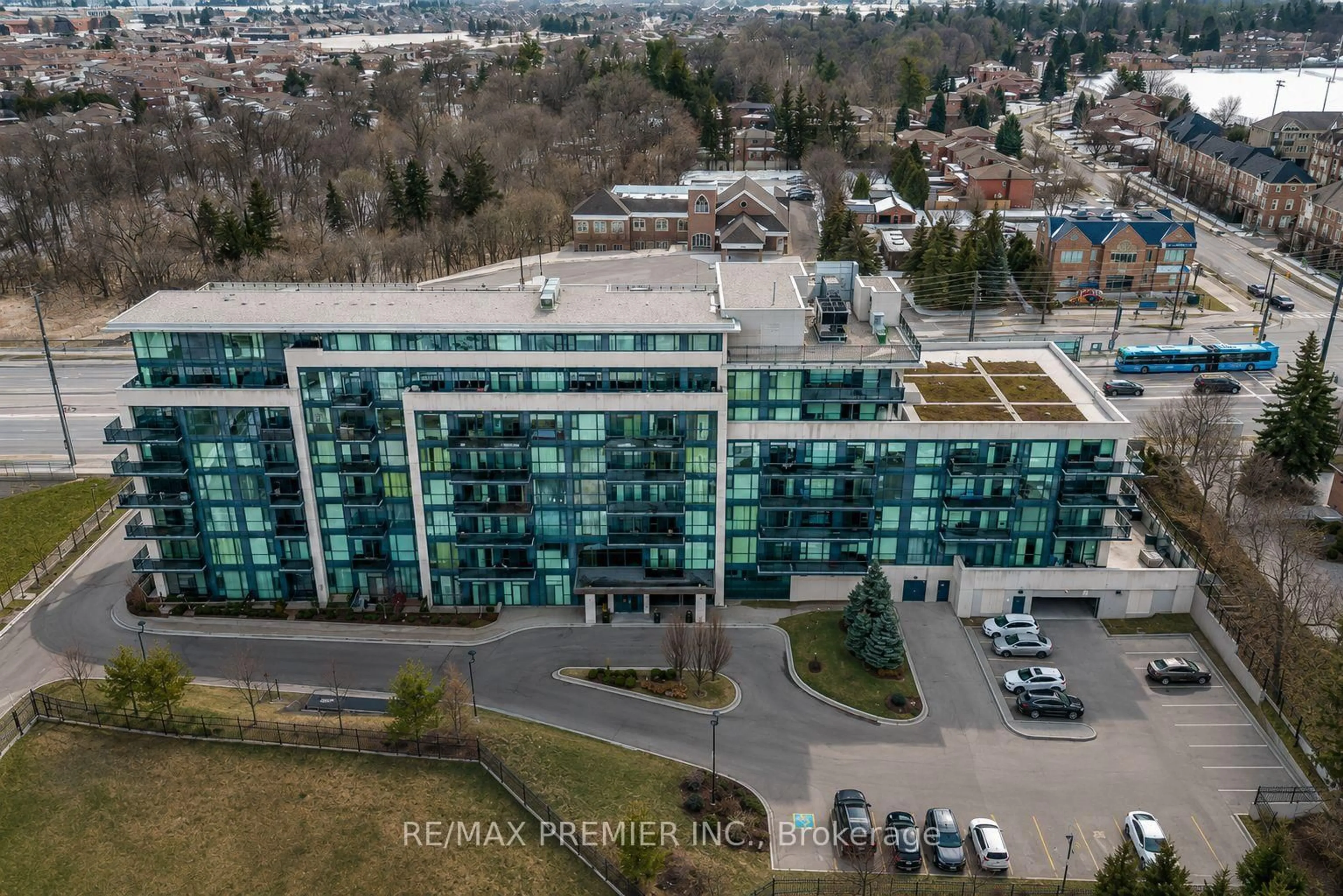 A pic from outside/outdoor area/front of a property/back of a property/a pic from drone, unknown for 4700 Highway 7 Rd #209, Vaughan Ontario L4L 0B4