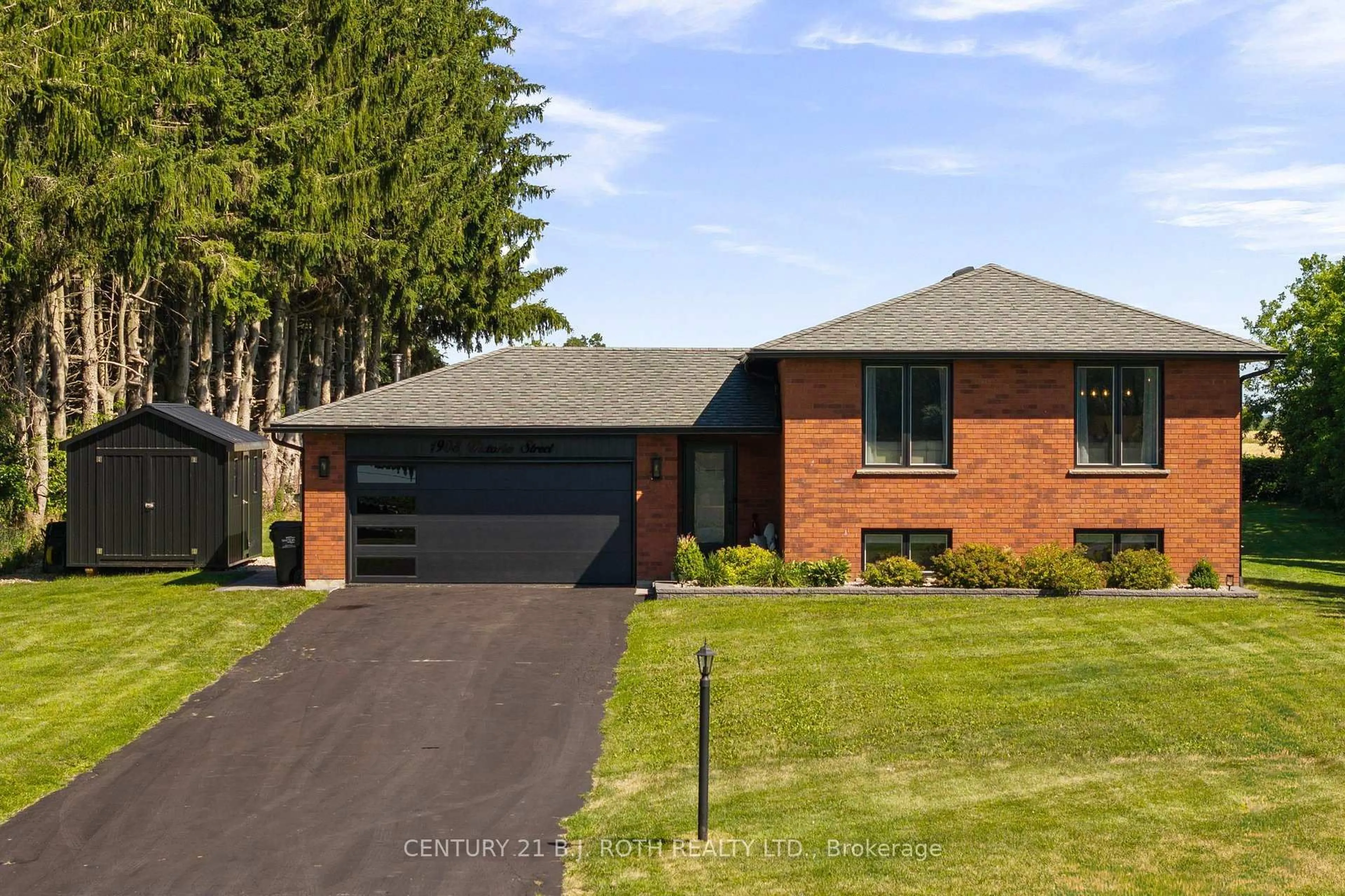 Home with brick exterior material, street for 1908 10th Line, Innisfil Ontario L9S 3P4
