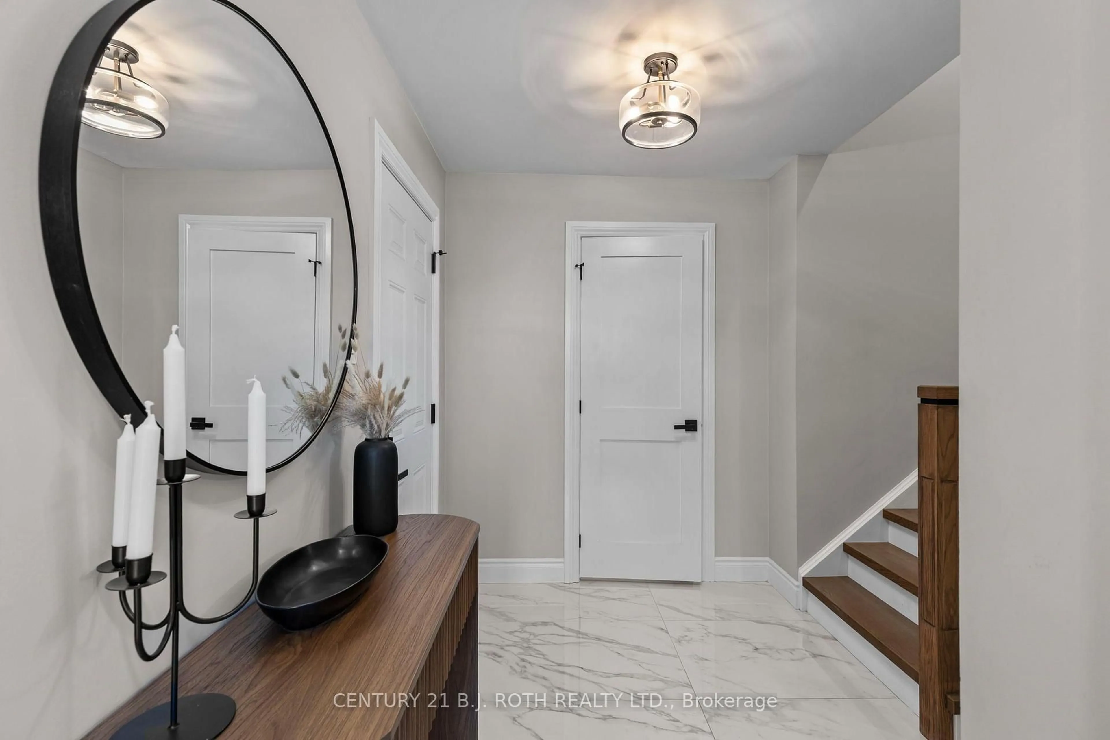 Indoor entryway for 1908 10th Line, Innisfil Ontario L9S 3P4