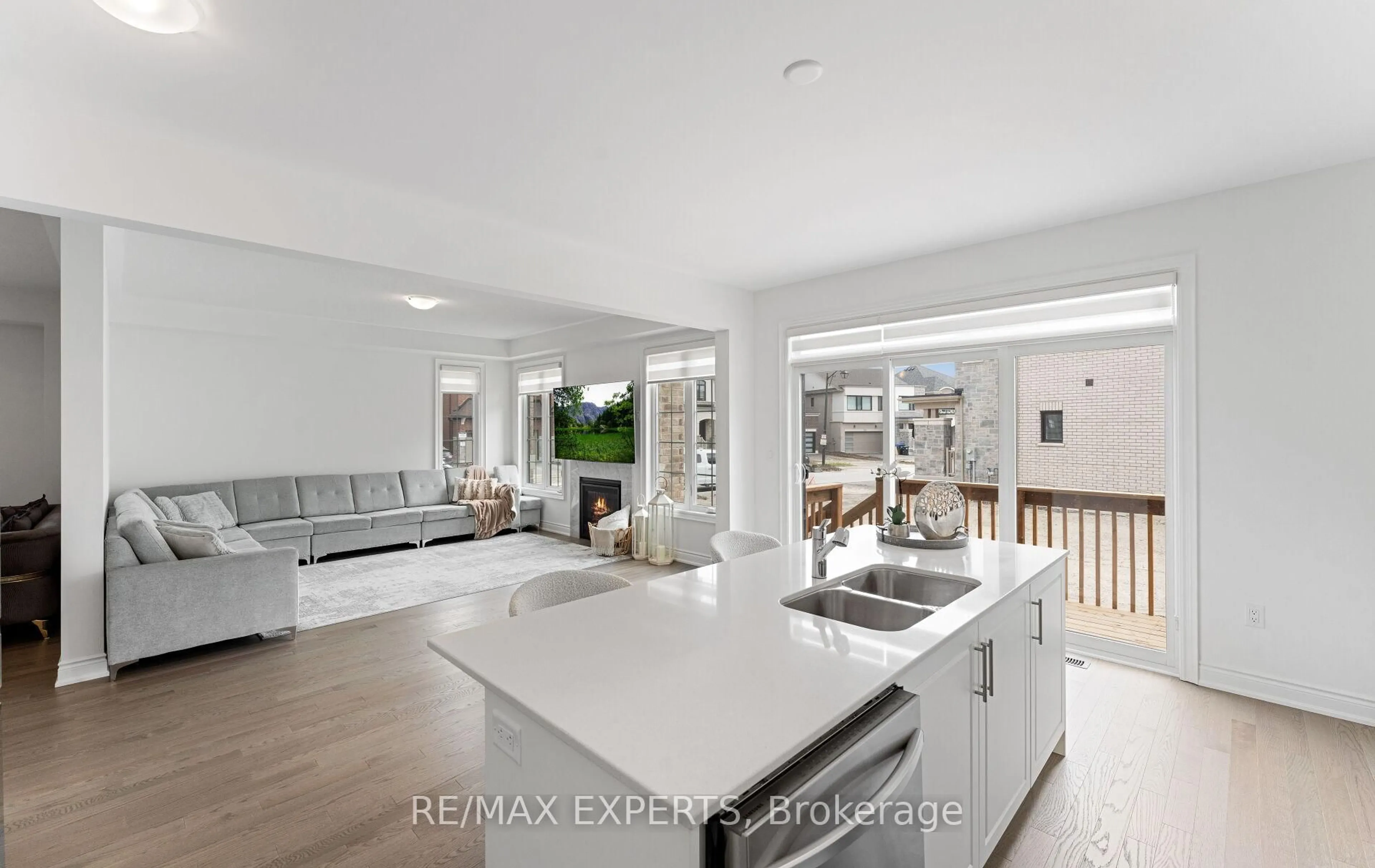 Open concept kitchen, ceramic/tile floor for 84 Culbert Rd, Bradford West Gwillimbury Ontario L3Z 4P4