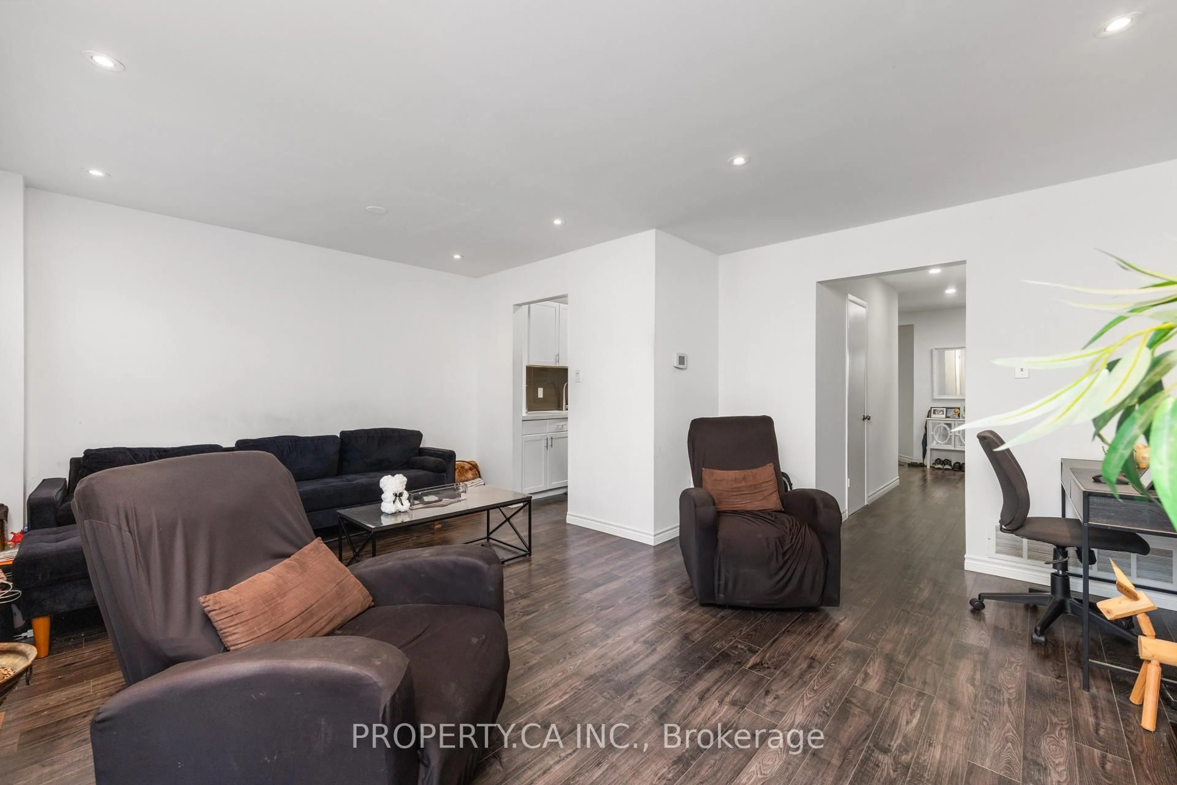 Living room with furniture, wood/laminate floor for 45 New Seabury Dr, Vaughan Ontario L4K 2B7