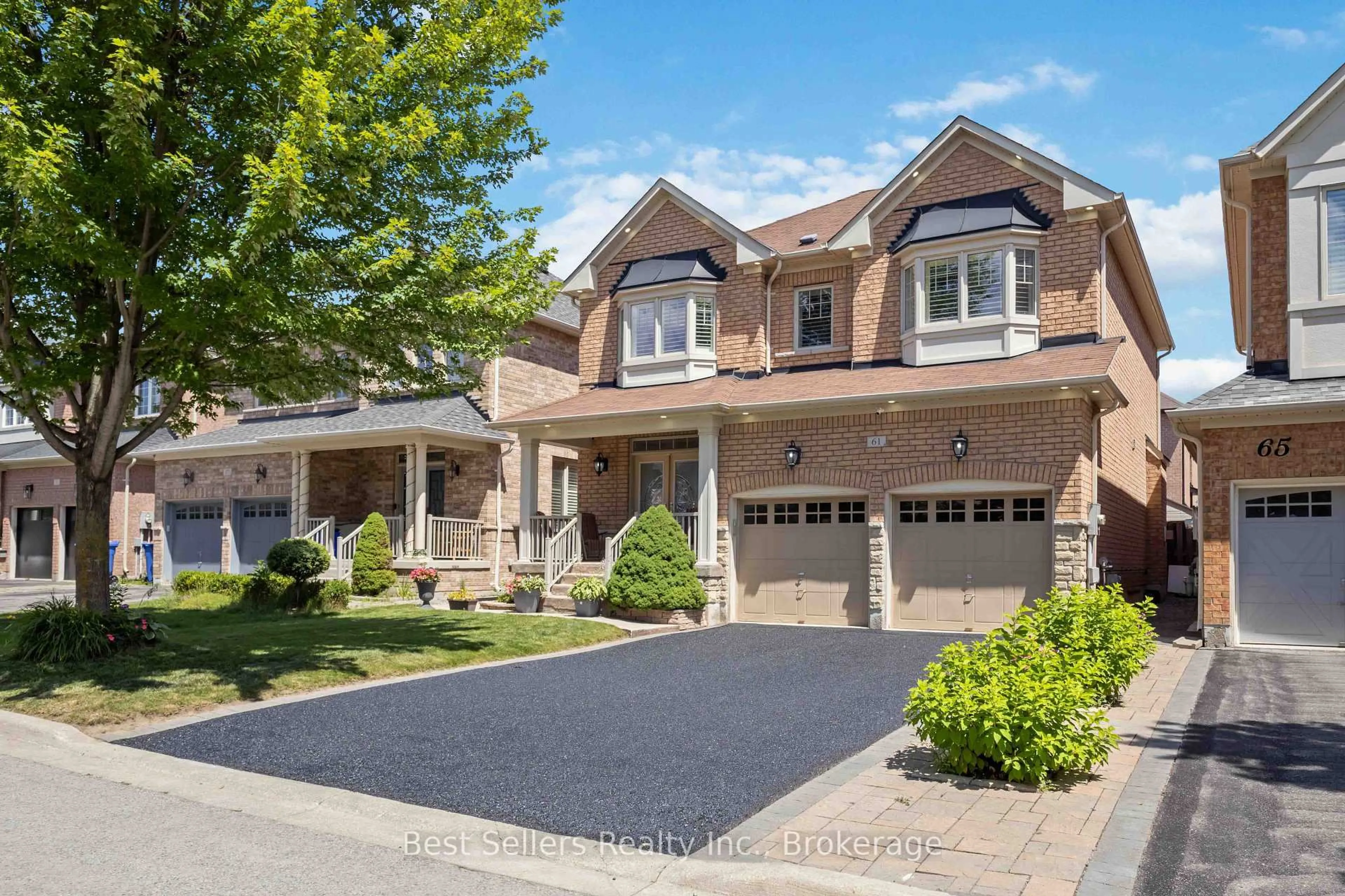 Home with brick exterior material, street for 61 Braith Cres, Whitchurch-Stouffville Ontario L4A 0B9