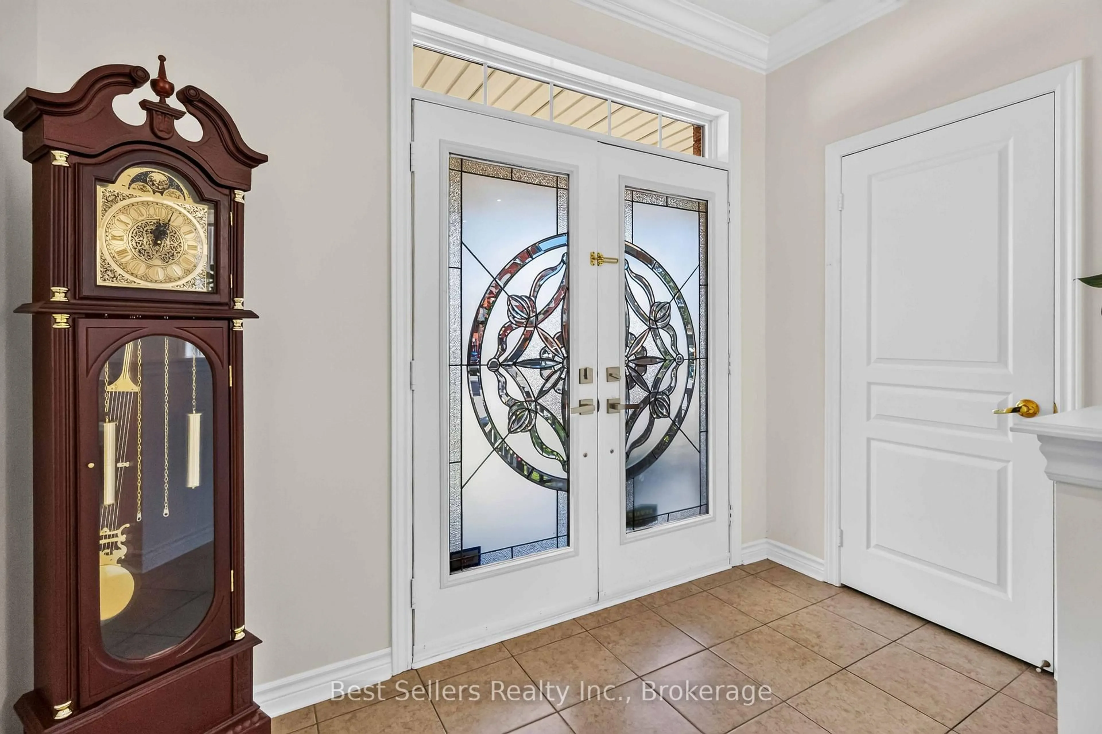 Indoor entryway for 61 Braith Cres, Whitchurch-Stouffville Ontario L4A 0B9