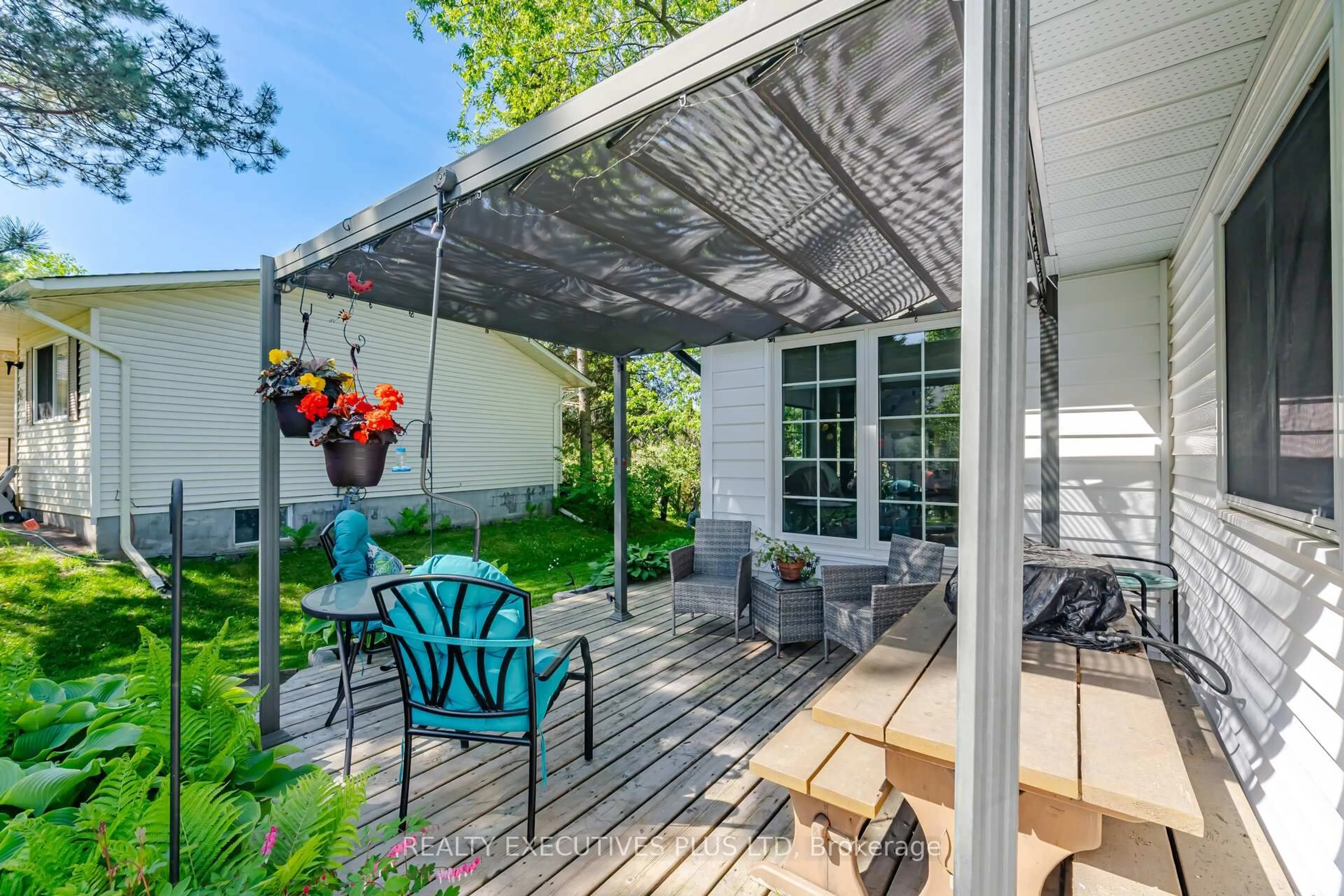 Patio, street for 5 Tecumseth Pines Dr, New Tecumseth Ontario L0G 1W0