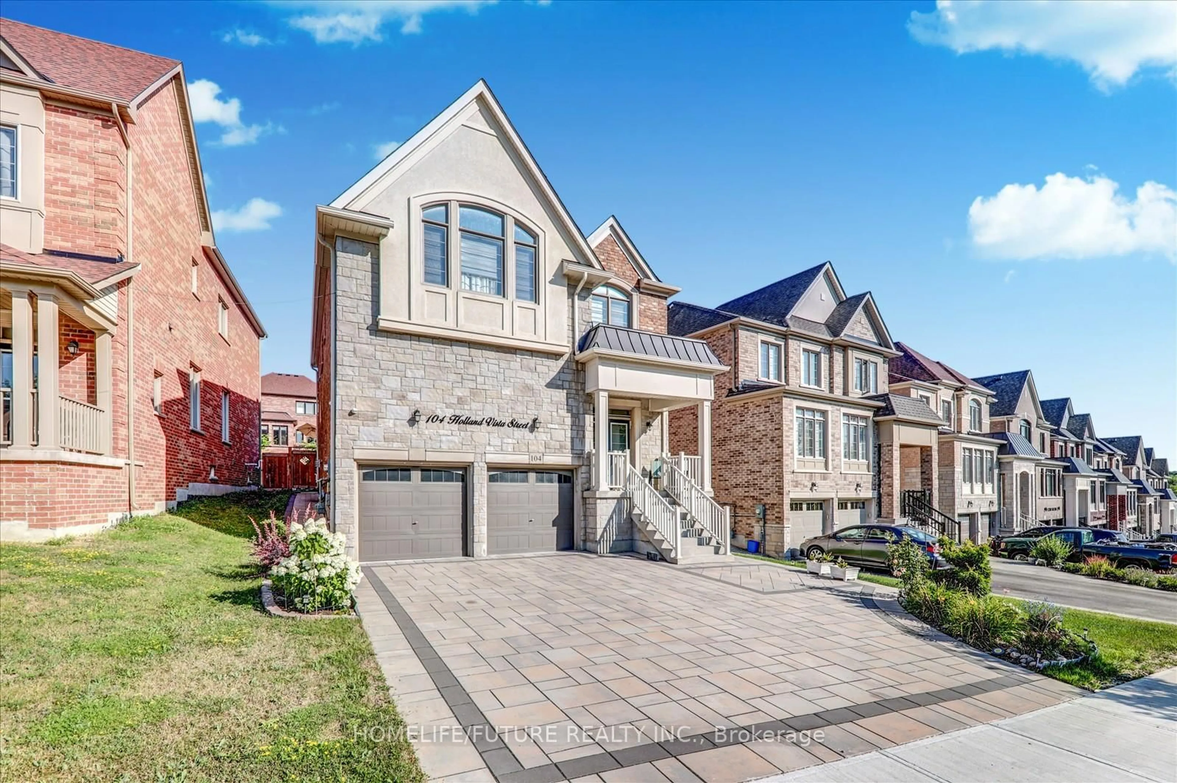 Home with brick exterior material, street for 104 Holland Vista St, East Gwillimbury Ontario L9N 0T4