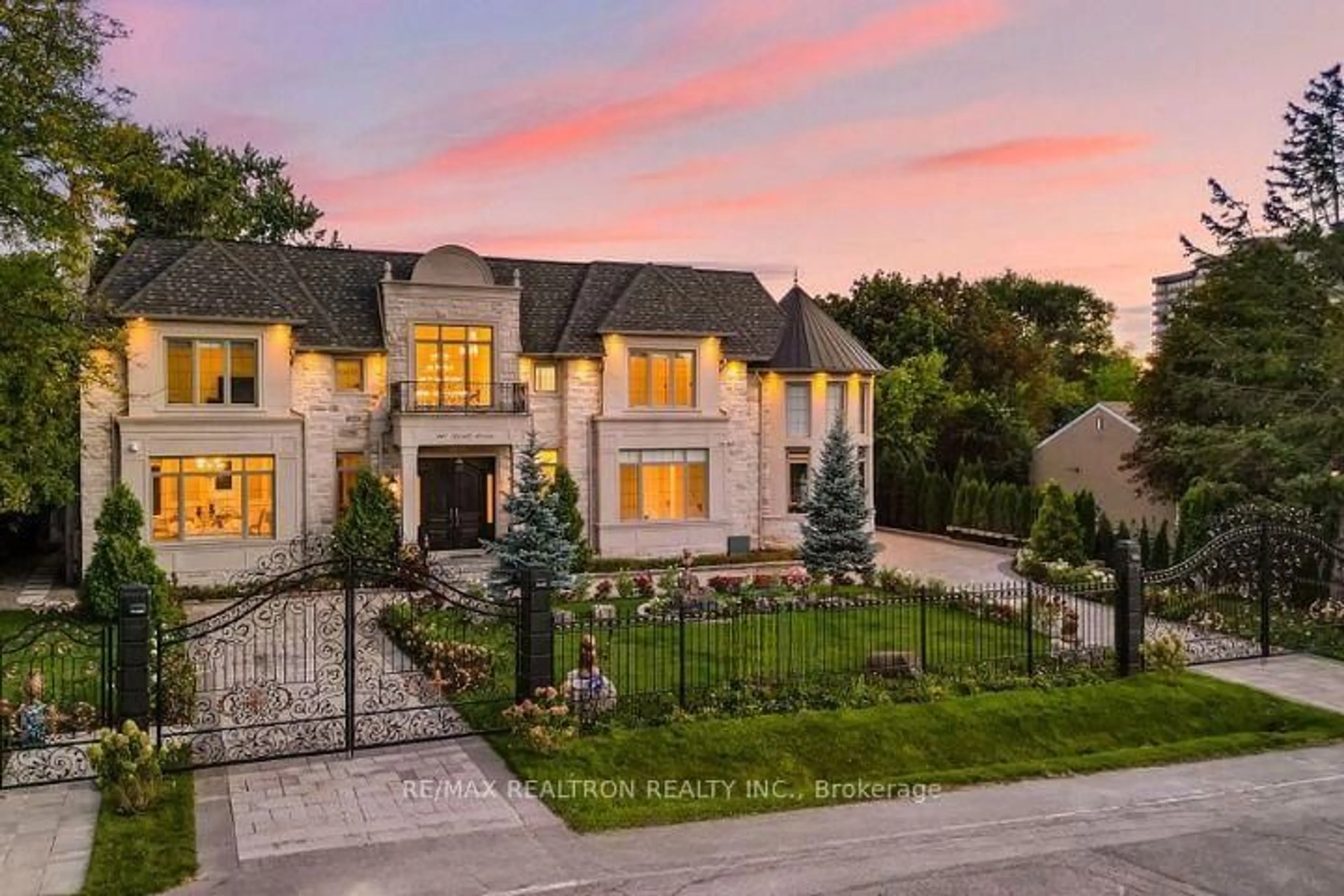 Home with brick exterior material, street for 267 Arnold Ave, Vaughan Ontario L4J 1C3